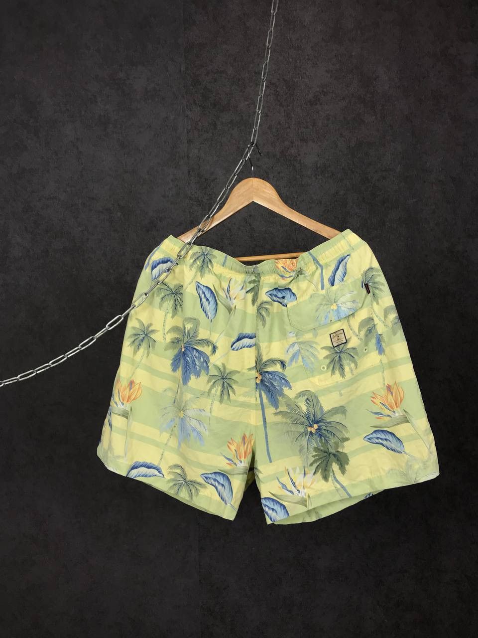 Designer Tommy Bahama vintage crazy Hawaiian nylon designer shorts Size US 36 / EU 52 - 6 Thumbnail