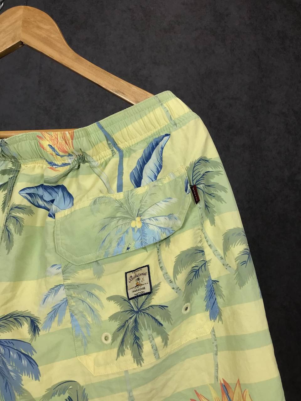 Designer Tommy Bahama vintage crazy Hawaiian nylon designer shorts Size US 36 / EU 52 - 7 Thumbnail