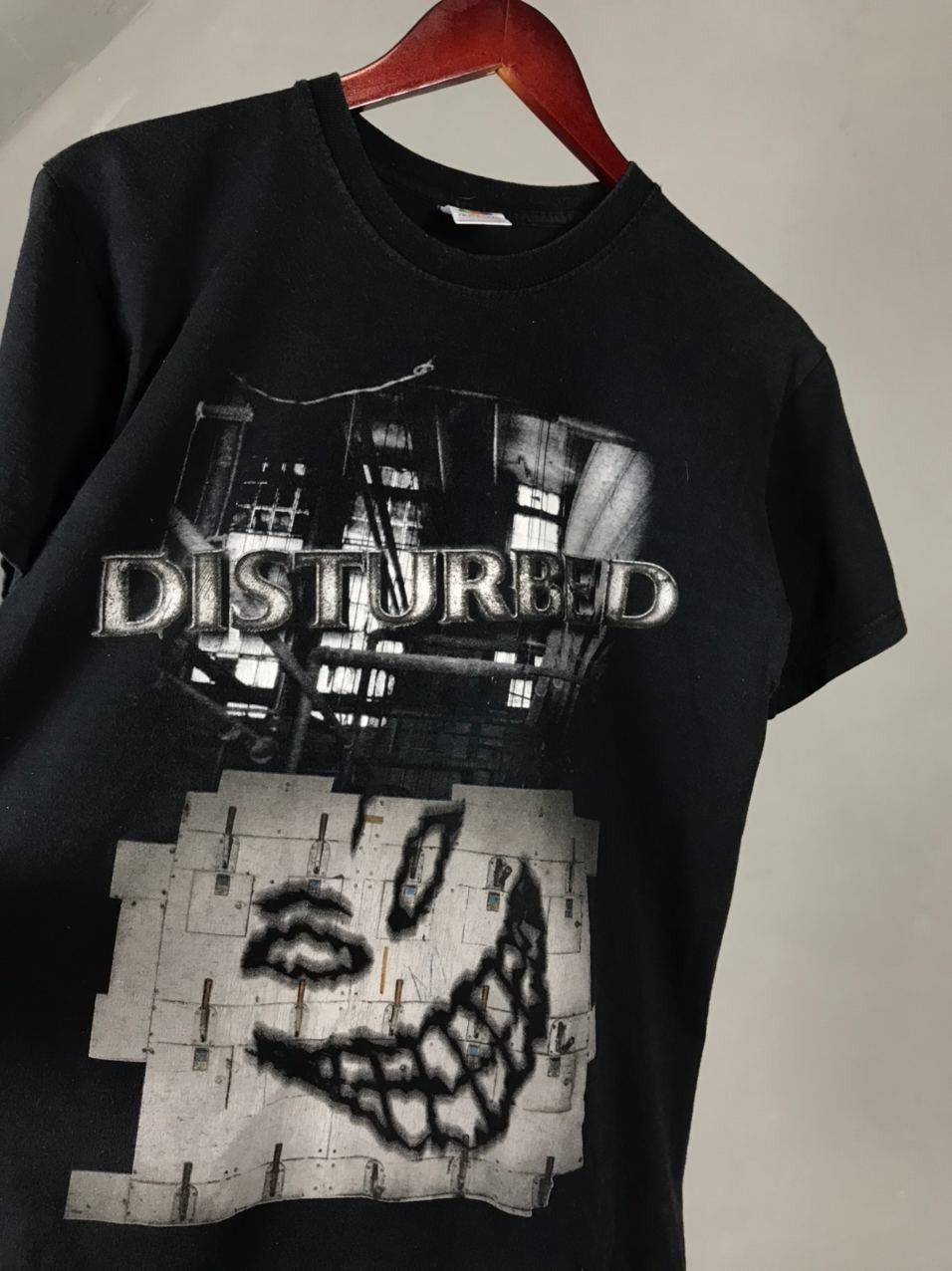 Band Tees Disturbed 2006 vintage rock band tour tee Size US S / EU 44-46 / 1 - 2 Thumbnail