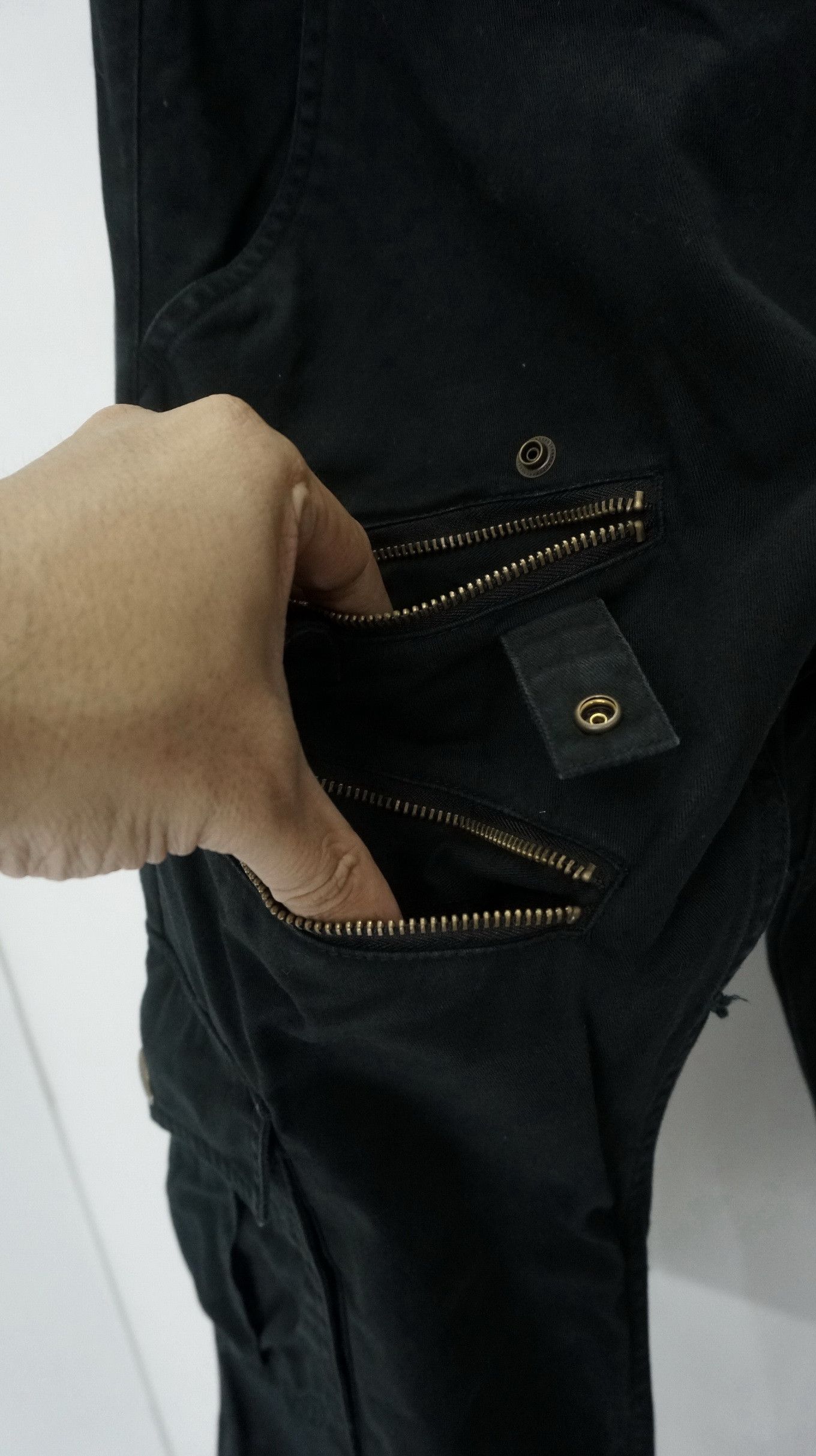 Japanese Brand 🇯🇵 ROOT THREE 🇯🇵 Low Rise Flared Leg Black Cargo Pants Size US 30 / EU 46 - 13 Thumbnail