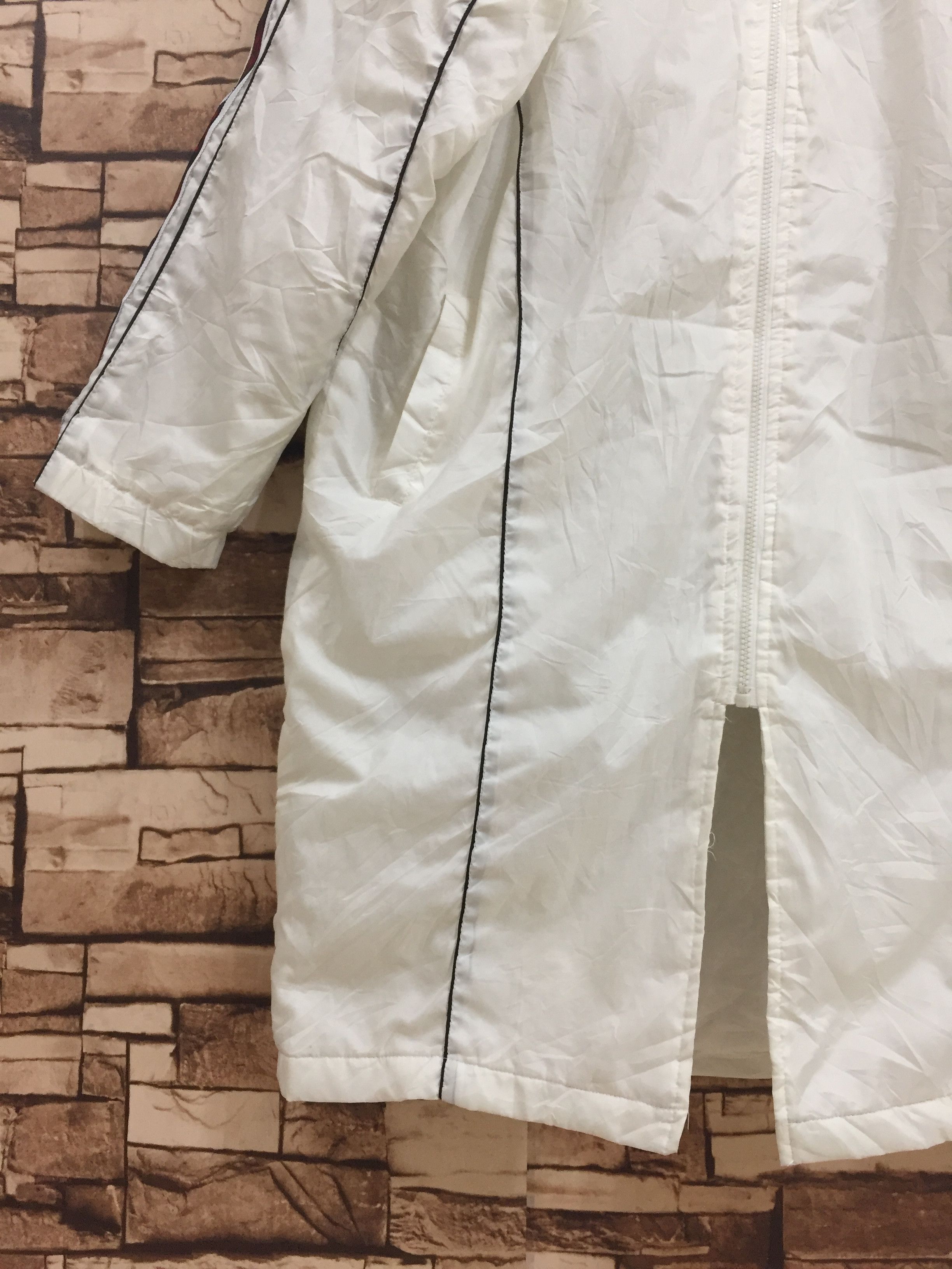 Umbro Vintage UMBRO long jacket embroidered big logo size L Size US L / EU 52-54 / 3 - 9 Thumbnail