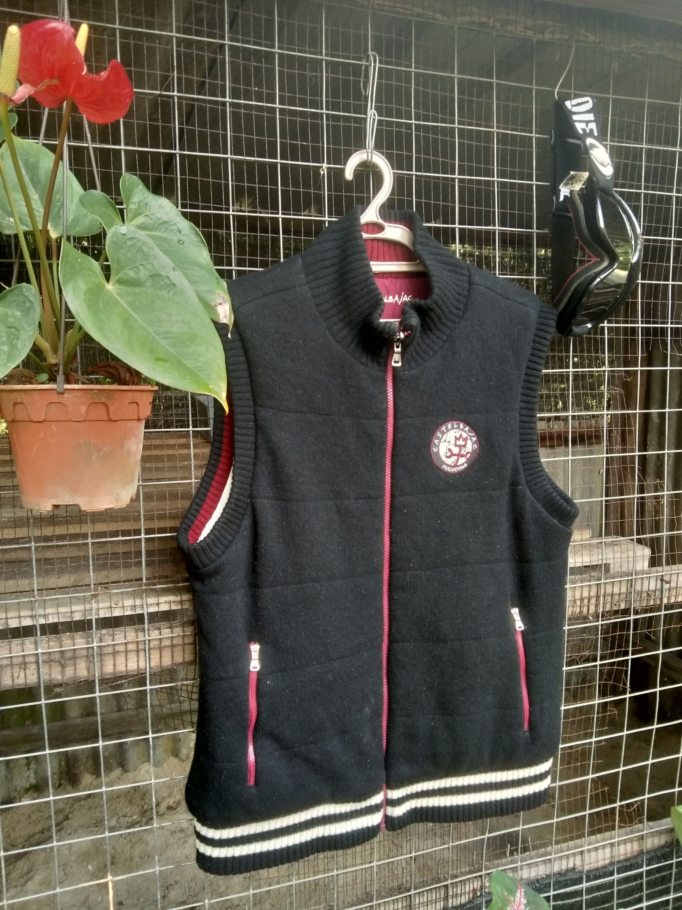 REVERSIBLE KNIT SWEATER VEST JACKET