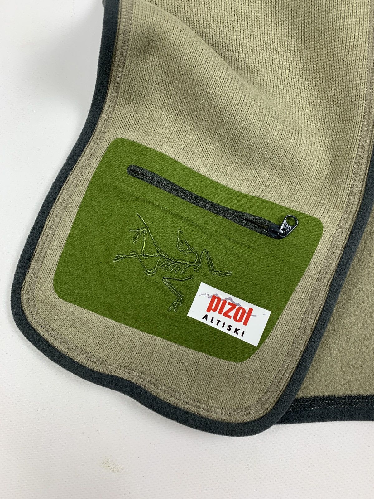 Arc'teryx Vintage Arcteryx Polartec Zip Pocket Khaki Fleece Scarf Size ONE SIZE - 4 Thumbnail