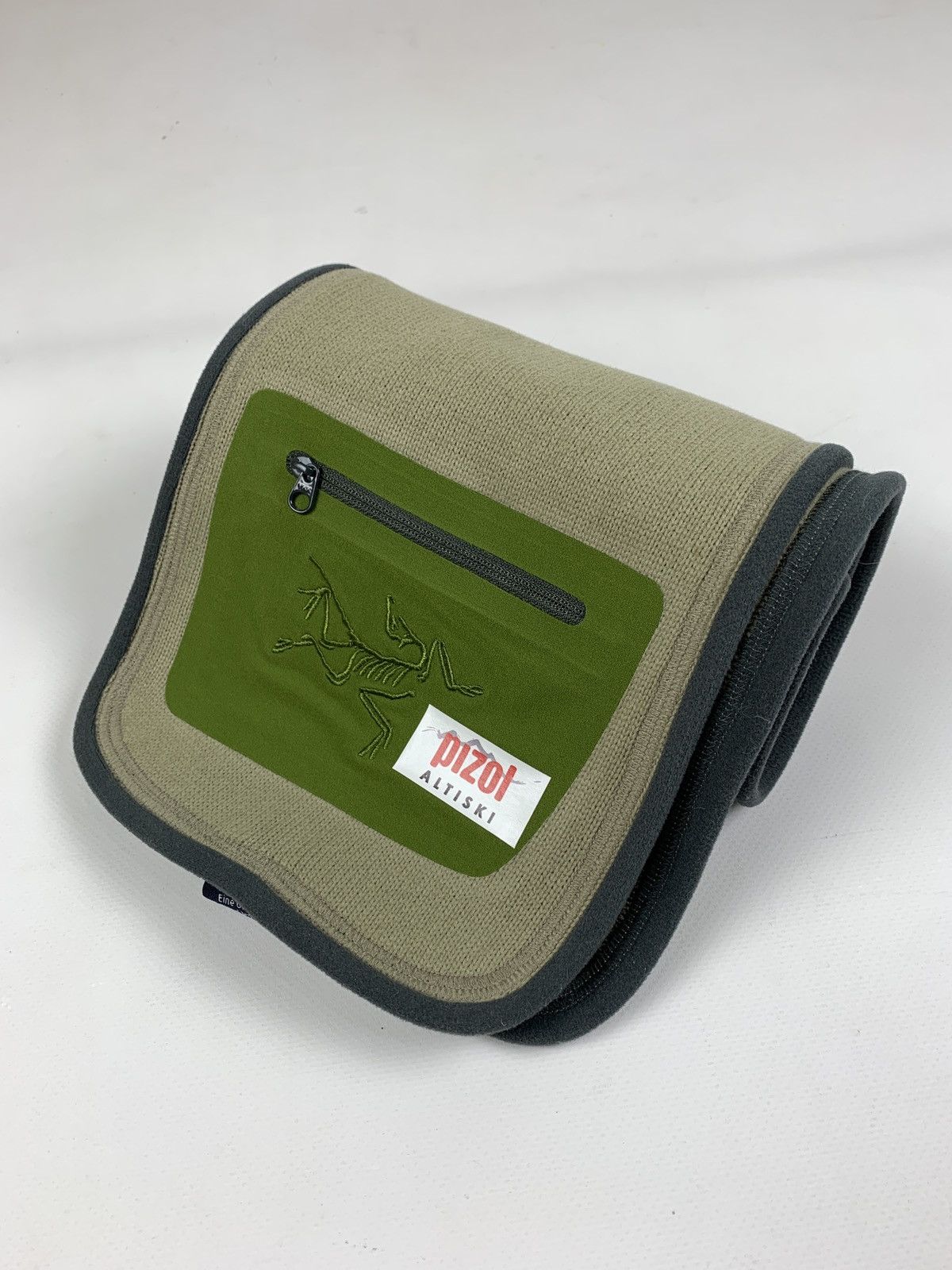 Arc'teryx Vintage Arcteryx Polartec Zip Pocket Khaki Fleece Scarf Size ONE SIZE - 2 Thumbnail