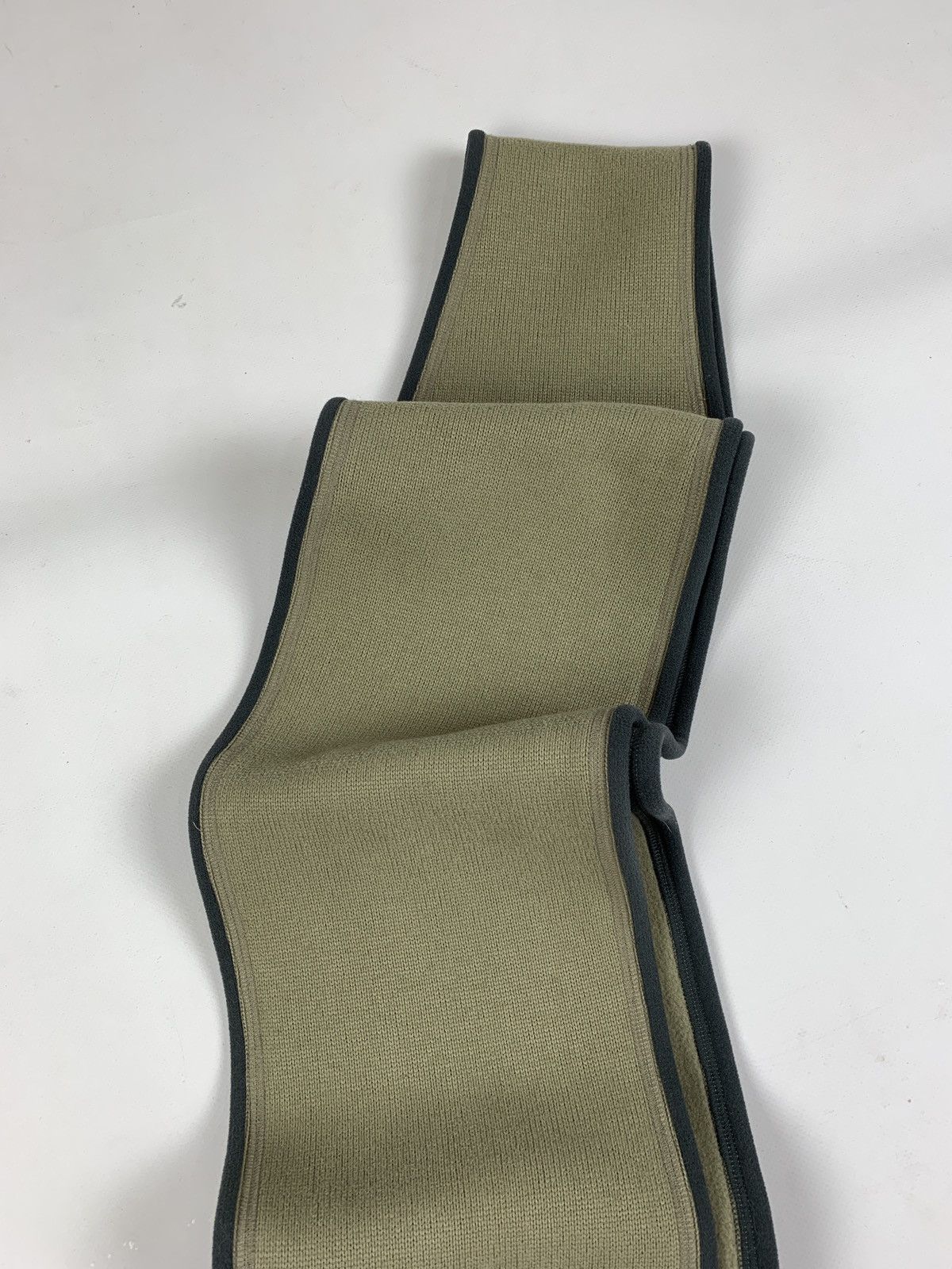 Arc'teryx Vintage Arcteryx Polartec Zip Pocket Khaki Fleece Scarf Size ONE SIZE - 5 Thumbnail