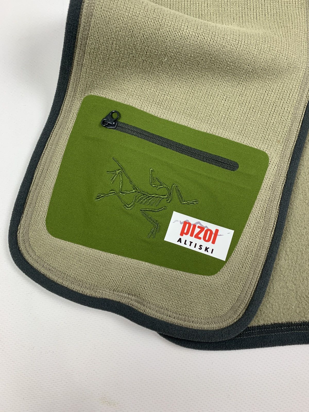 Arc'teryx Vintage Arcteryx Polartec Zip Pocket Khaki Fleece Scarf Size ONE SIZE - 3 Thumbnail