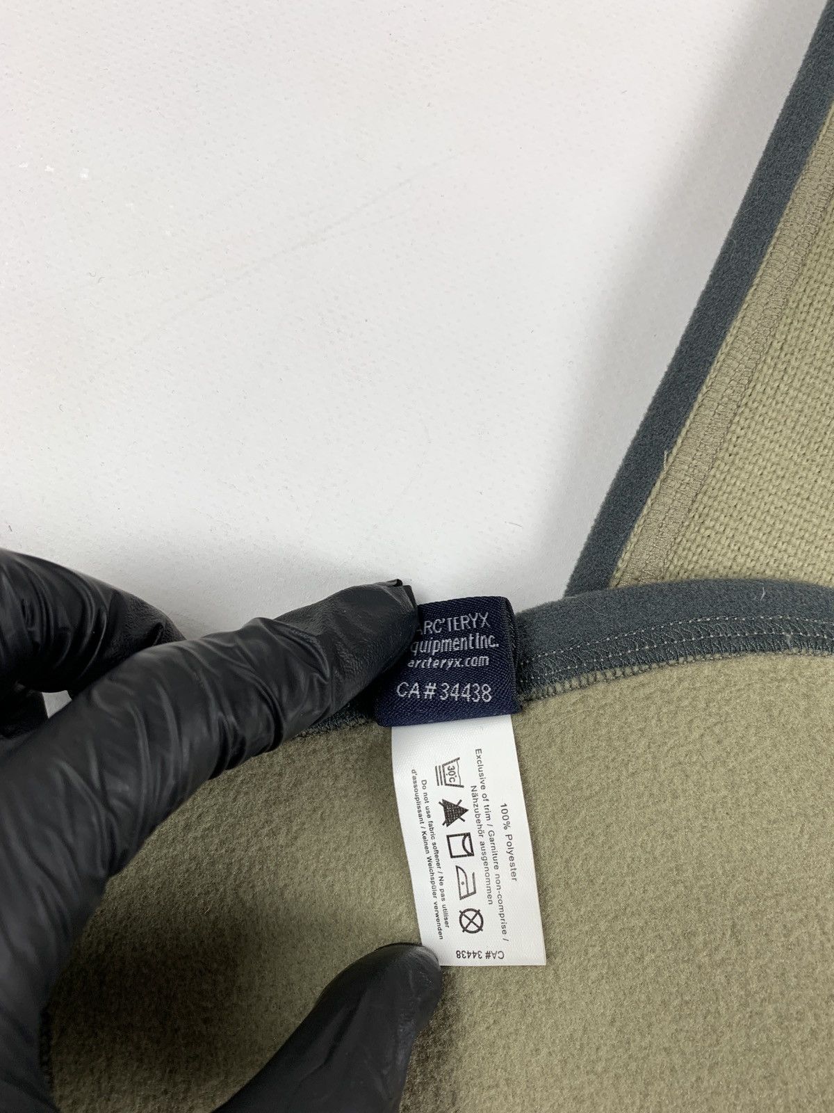 Arc'teryx Vintage Arcteryx Polartec Zip Pocket Khaki Fleece Scarf Size ONE SIZE - 8 Thumbnail