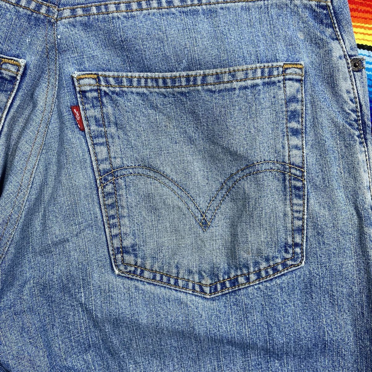 Levi's Vintage Levi’s 569 Light Wash Blue Denim Size US 34 / EU 50 - 11 Thumbnail