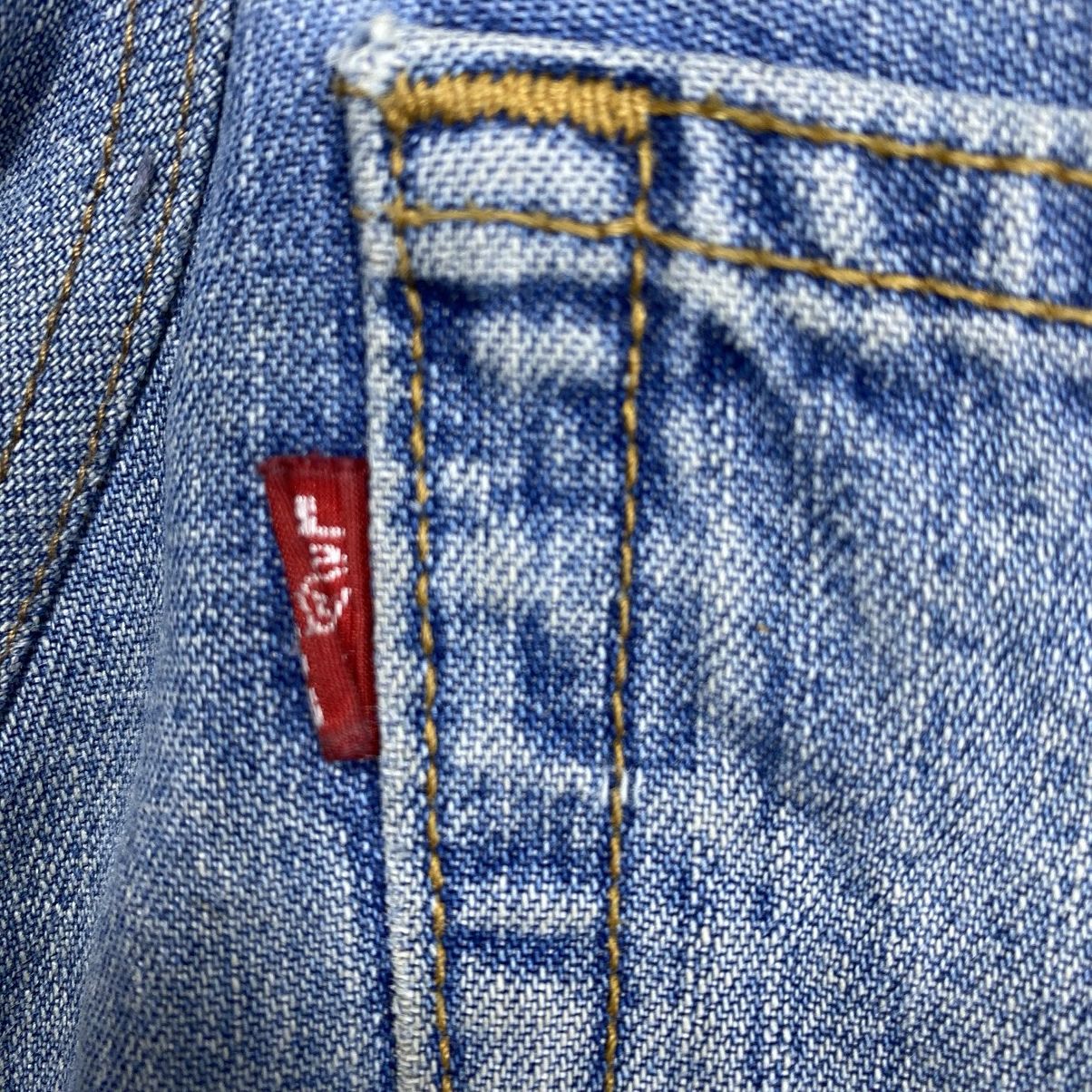 Levi's Vintage Levi’s 569 Light Wash Blue Denim Size US 34 / EU 50 - 12 Thumbnail