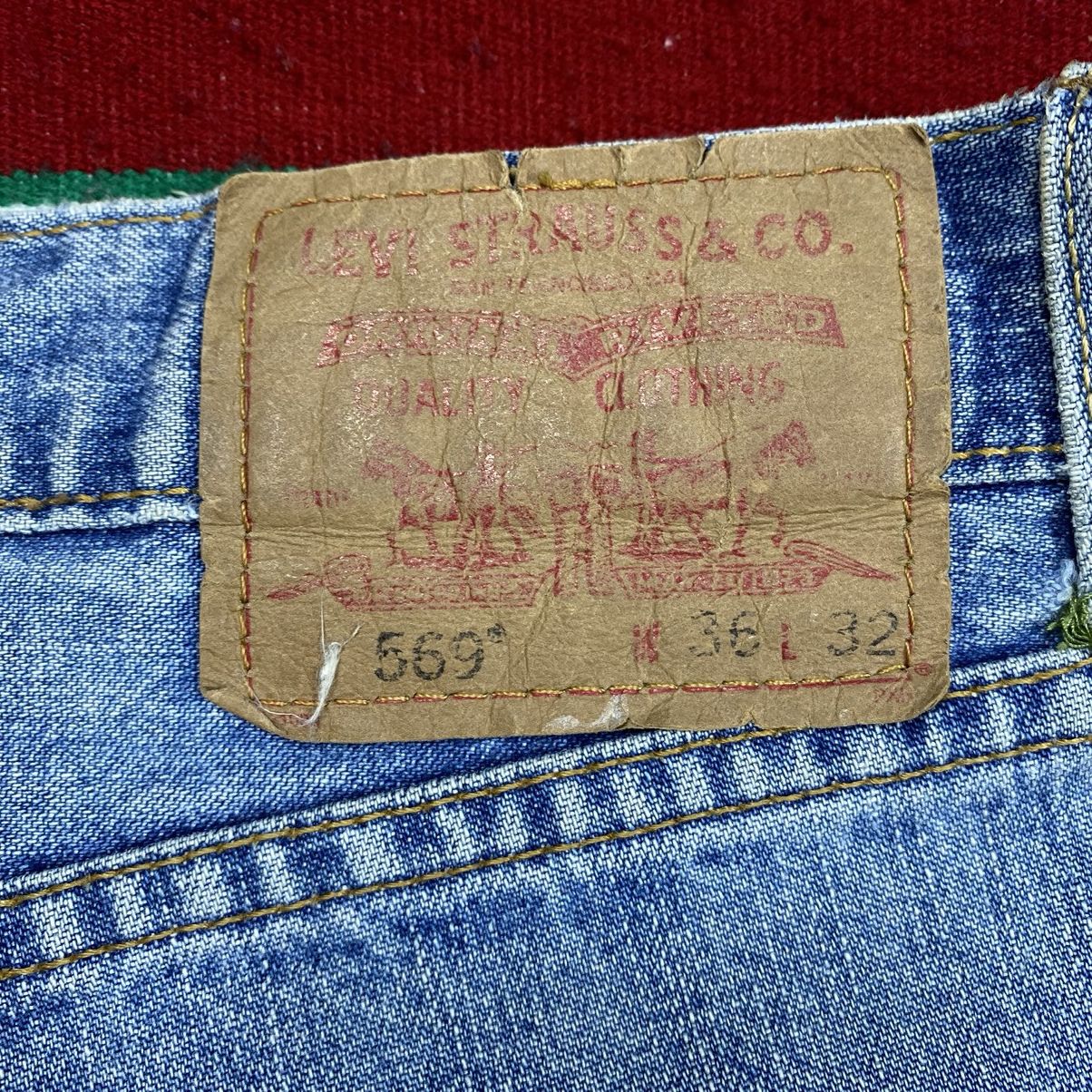 Levi's Vintage Levi’s 569 Light Wash Blue Denim Size US 34 / EU 50 - 13 Thumbnail