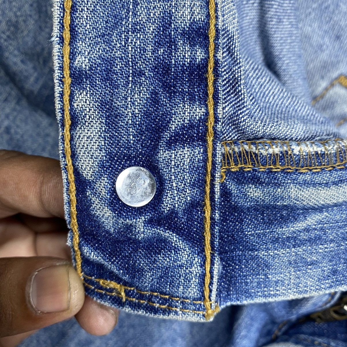 Levi's Vintage Levi’s 569 Light Wash Blue Denim Size US 34 / EU 50 - 6 Thumbnail