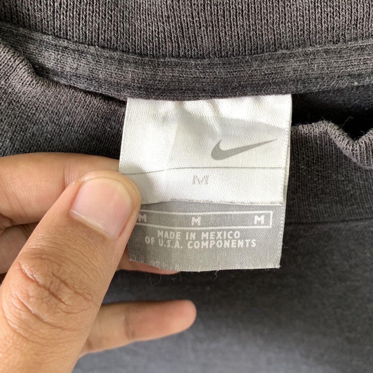 Nike × Vintage Vintage Nike Neck Logo Small Swoosh Sun Faded Sweatshirt Size US M / EU 48-50 / 2 - 3 Thumbnail