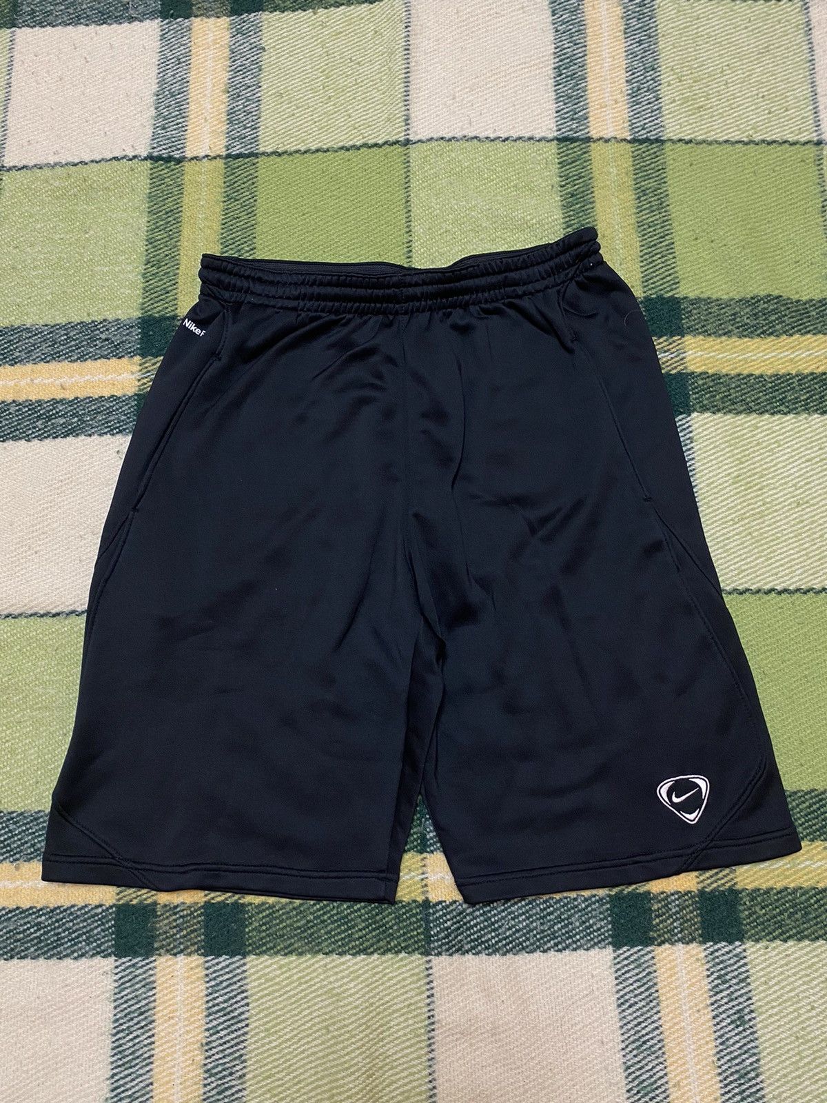 Nike Vintage Nike shorts streetwear swoosh casual y2k size M Size US 32 / EU 48 - 1 Thumbnail