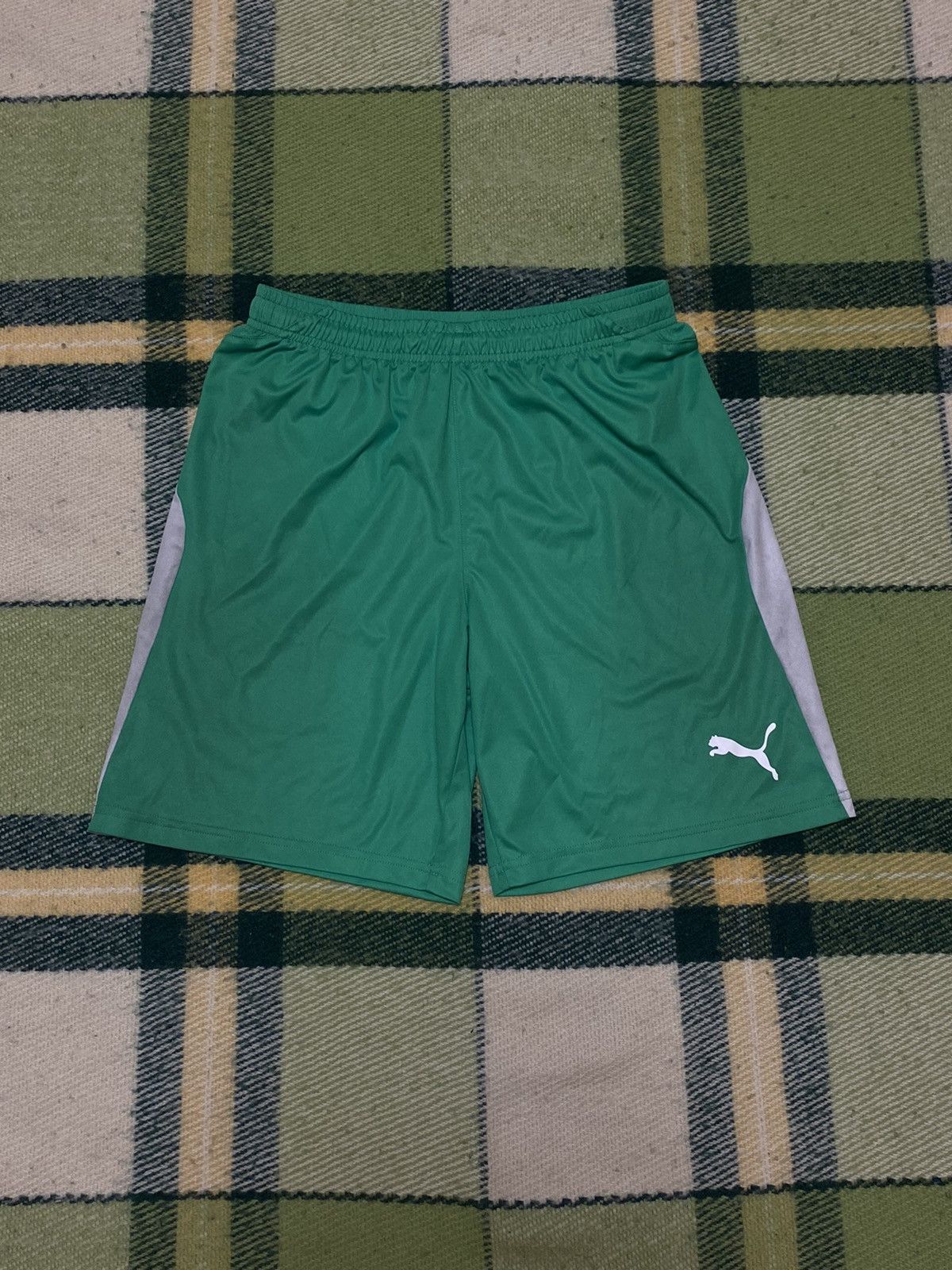 Puma Vintage 90s Puma shorts streetwear casual style y2k size S Size US 30 / EU 46 - 1 Thumbnail