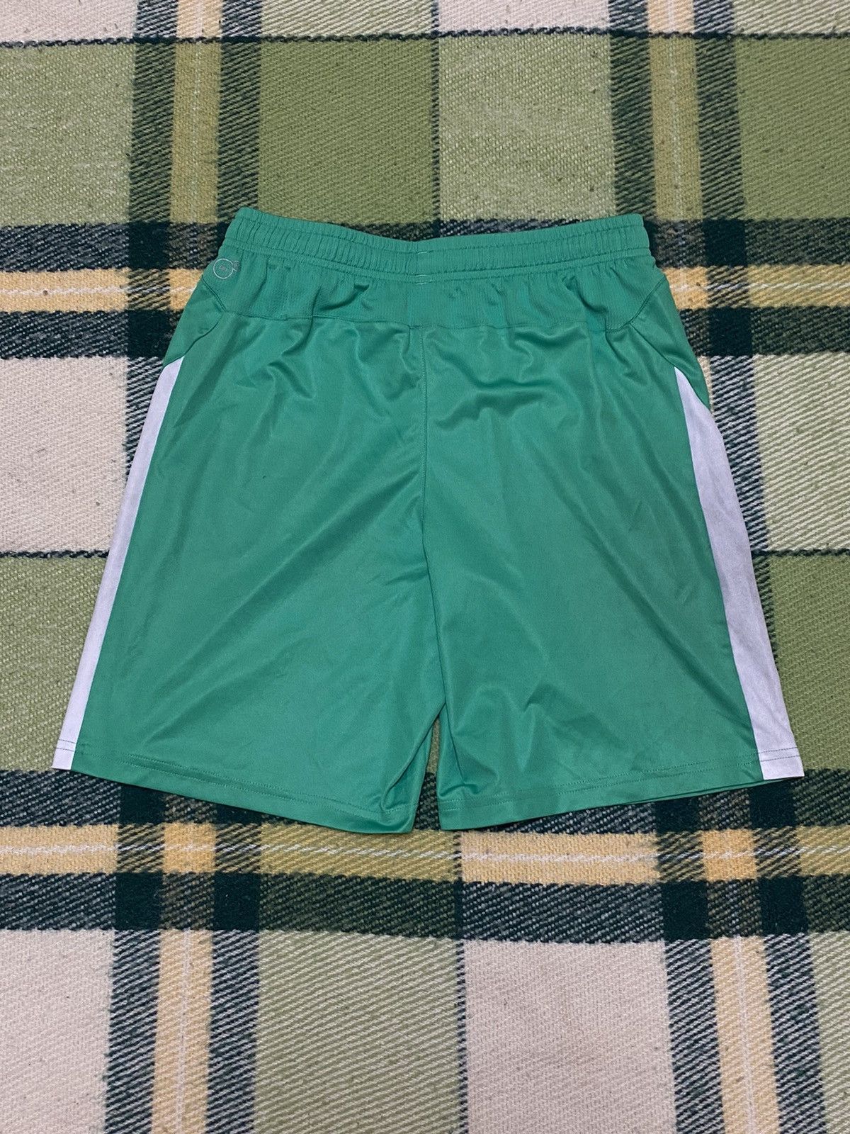Puma Vintage 90s Puma shorts streetwear casual style y2k size S Size US 30 / EU 46 - 2 Thumbnail