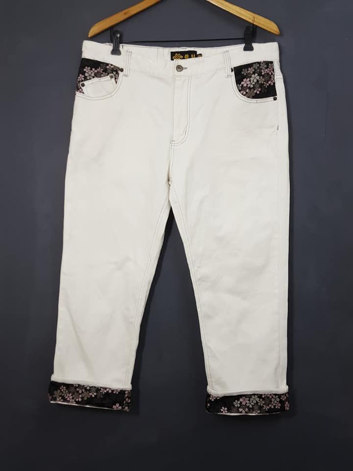 Designer Japan Floral Patchwork White Stretchable Jeans Ankle Pant Size US 37 - 4 Thumbnail
