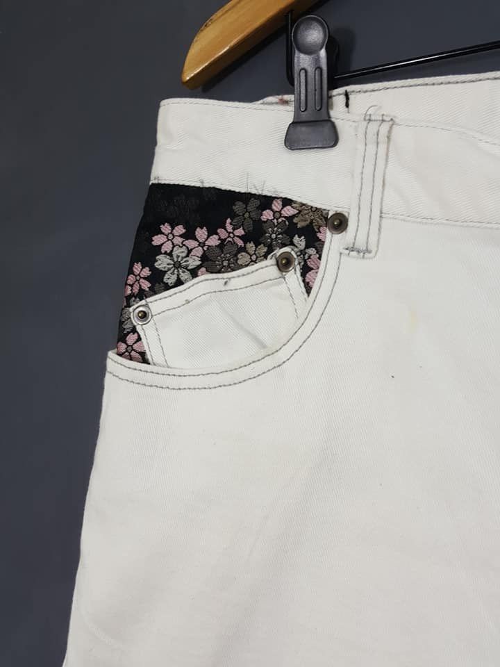 Designer Japan Floral Patchwork White Stretchable Jeans Ankle Pant Size US 37 - 8 Thumbnail