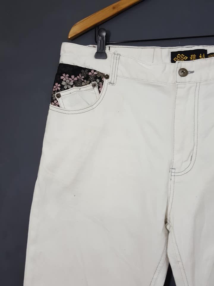 Designer Japan Floral Patchwork White Stretchable Jeans Ankle Pant Size US 37 - 6 Thumbnail