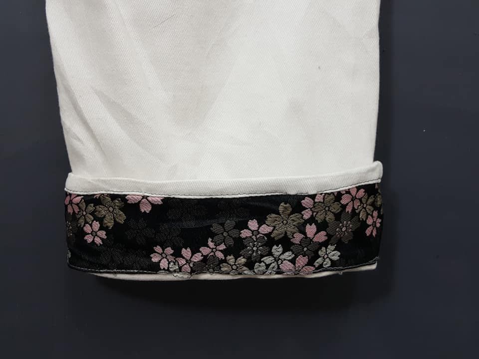 Designer Japan Floral Patchwork White Stretchable Jeans Ankle Pant Size US 37 - 13 Thumbnail