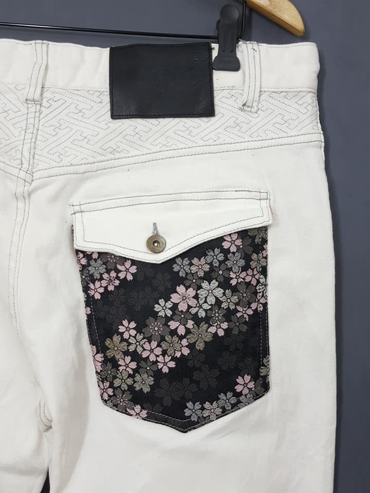 Designer Japan Floral Patchwork White Stretchable Jeans Ankle Pant Size US 37 - 9 Thumbnail