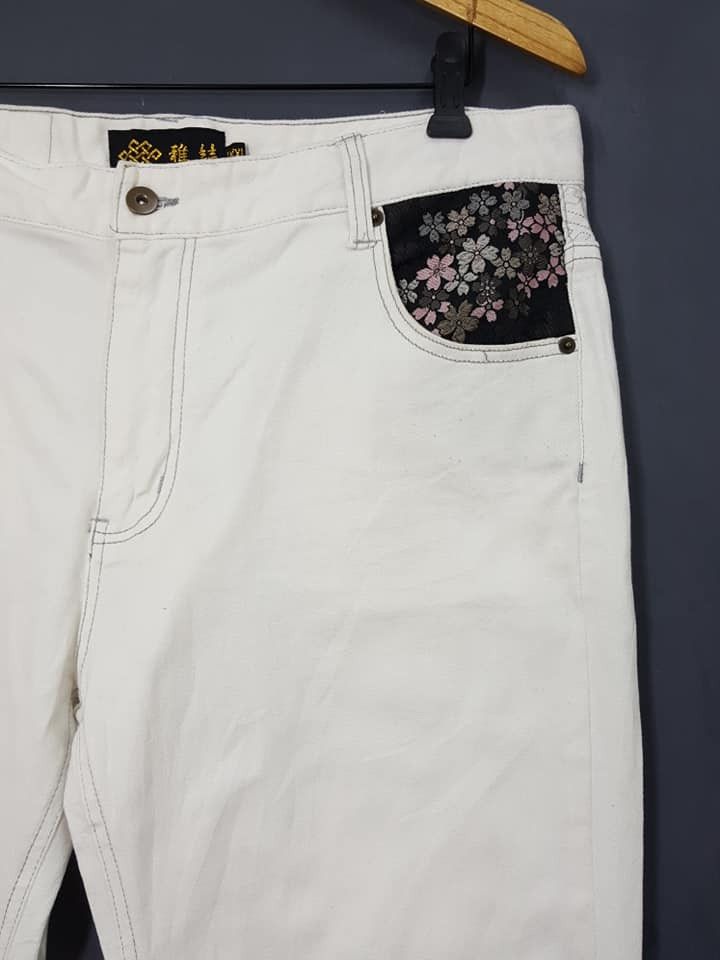 Designer Japan Floral Patchwork White Stretchable Jeans Ankle Pant Size US 37 - 7 Thumbnail