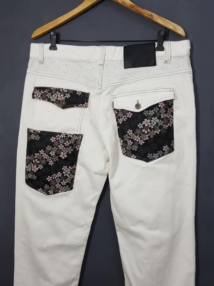 Designer Japan Floral Patchwork White Stretchable Jeans Ankle Pant Size US 37 - 5 Thumbnail