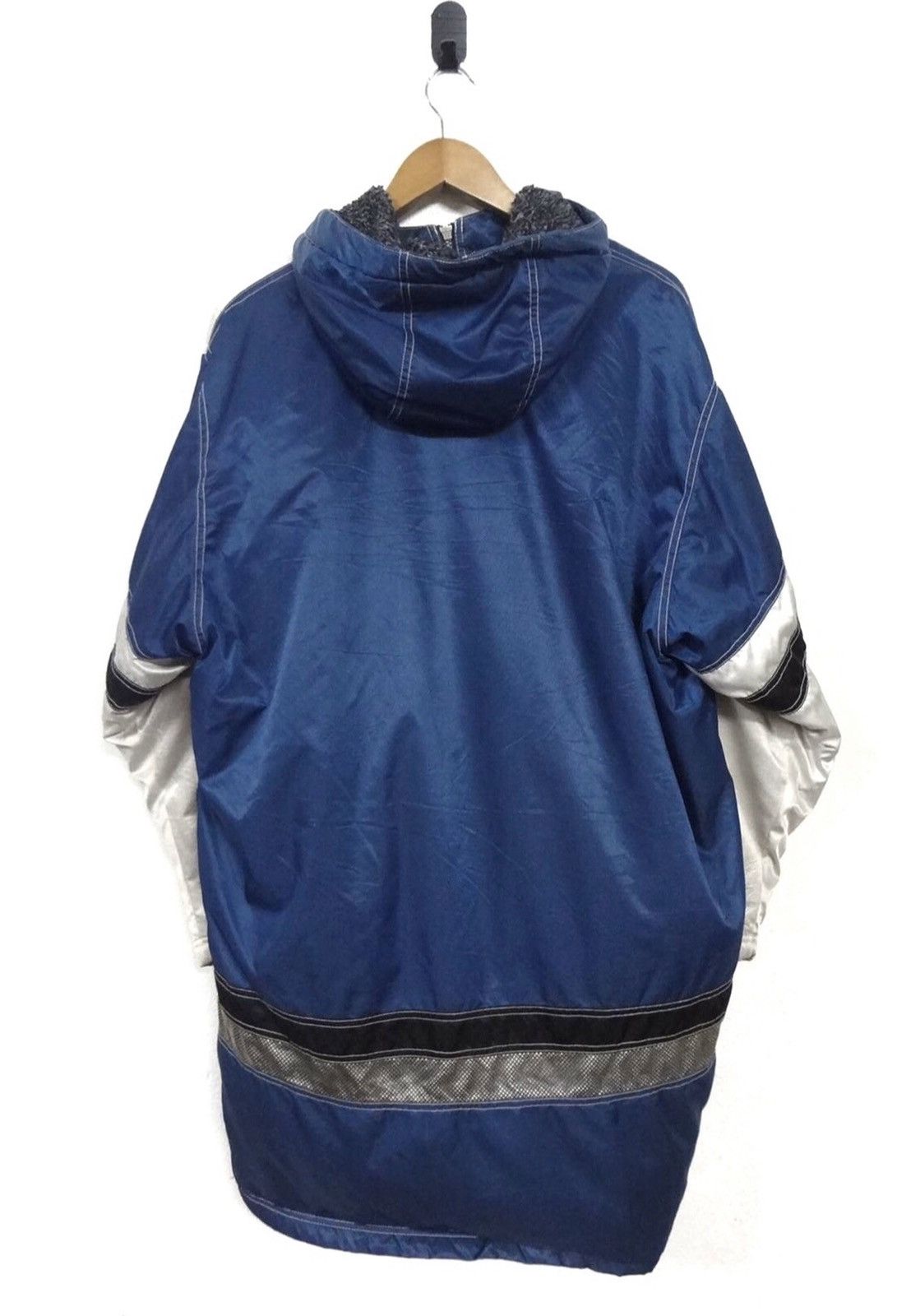 Asics Vintage Asics Sportswear Windbreaker Bomber Long Jacket Size US L / EU 52-54 / 3 - 3 Thumbnail
