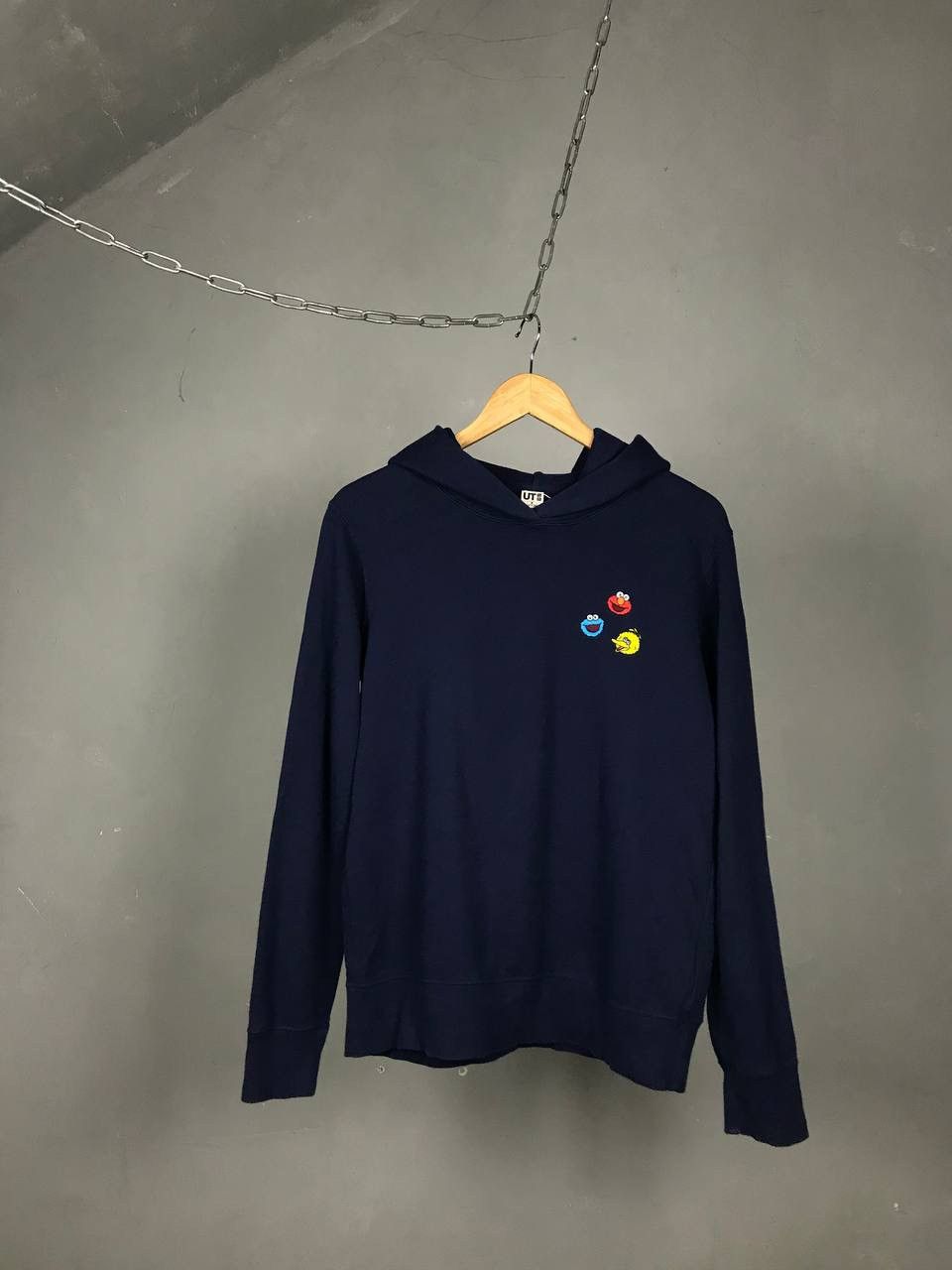 Kaws × Uniqlo Uniqlo x Kaws Sesame Street streetwear hoodie Size US M / EU 48-50 / 2 - 1 Thumbnail