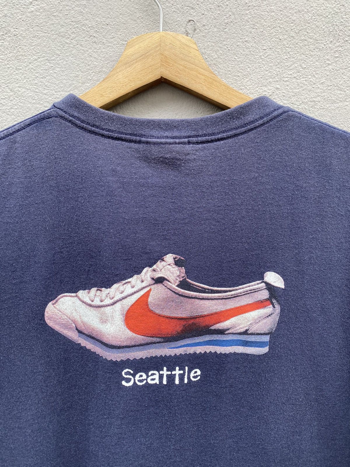 Nike Vintage Nike “Nothing beats a classic” Trainers Shoes Tee Size US S / EU 44-46 / 1 - 8 Thumbnail