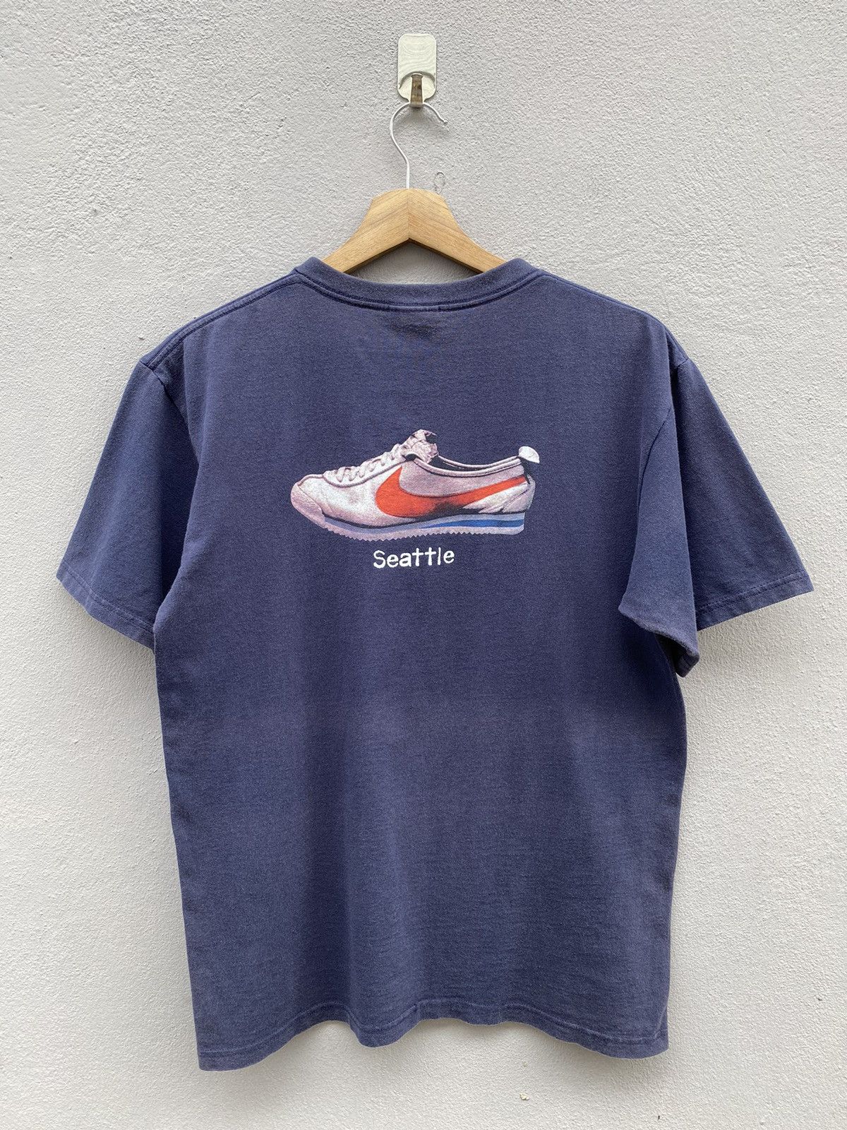 Vintage Nike “Nothing beats a classic” Trainers Shoes Tee