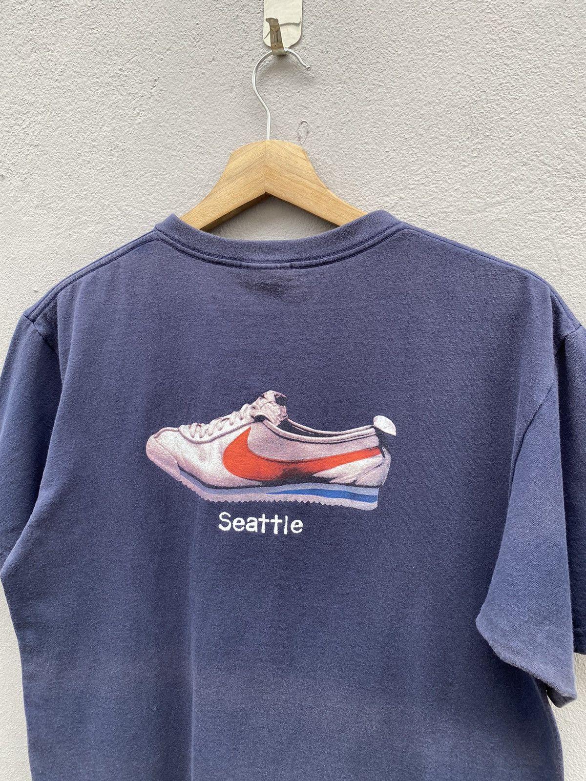 Nike Vintage Nike “Nothing beats a classic” Trainers Shoes Tee Size US S / EU 44-46 / 1 - 7 Thumbnail