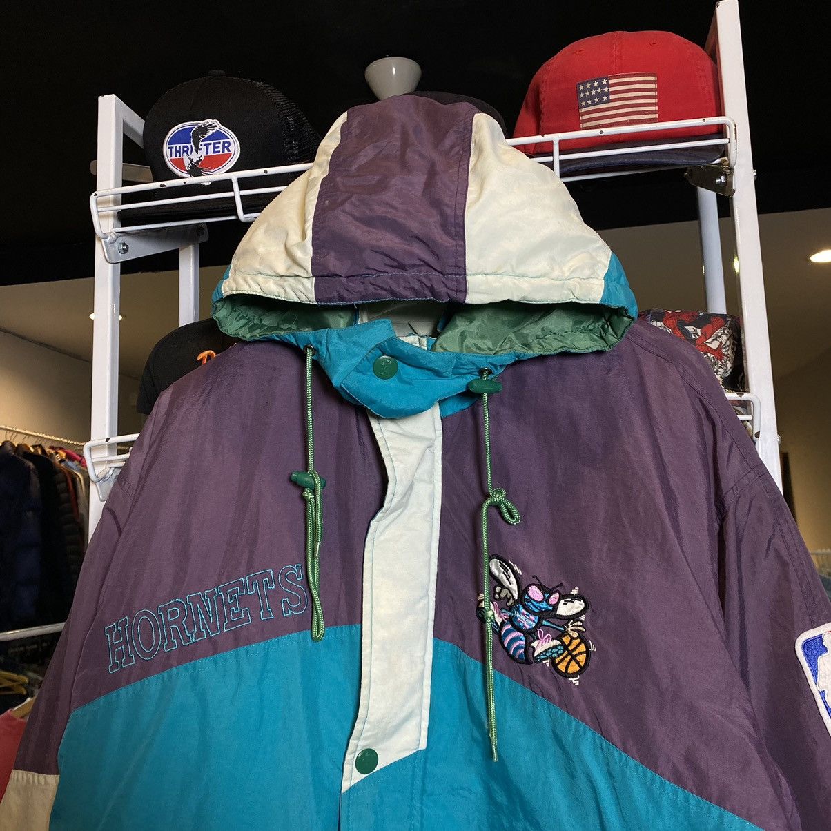 NBA × Starter × Vintage Vintage 90’s NBA Charlotte Hornets Puffer Starter Jacket Size US L / EU 52-54 / 3 - 4 Thumbnail