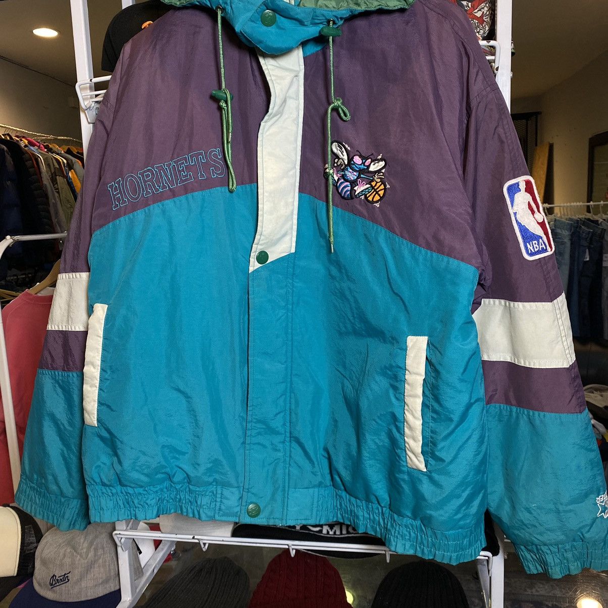 NBA × Starter × Vintage Vintage 90’s NBA Charlotte Hornets Puffer Starter Jacket Size US L / EU 52-54 / 3 - 5 Thumbnail