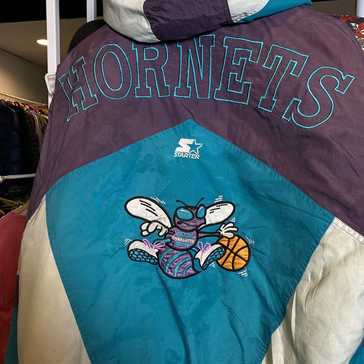 NBA × Starter × Vintage Vintage 90’s NBA Charlotte Hornets Puffer Starter Jacket Size US L / EU 52-54 / 3 - 14 Thumbnail