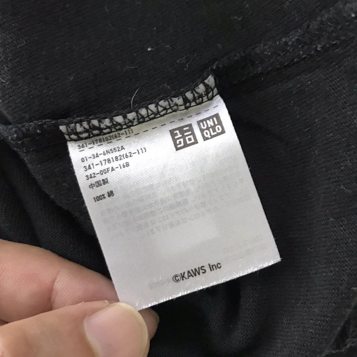 Japanese Brand × Kaws Kaws x Uniqlo limited art design Kaws Tshirt Size US M / EU 48-50 / 2 - 5 Thumbnail