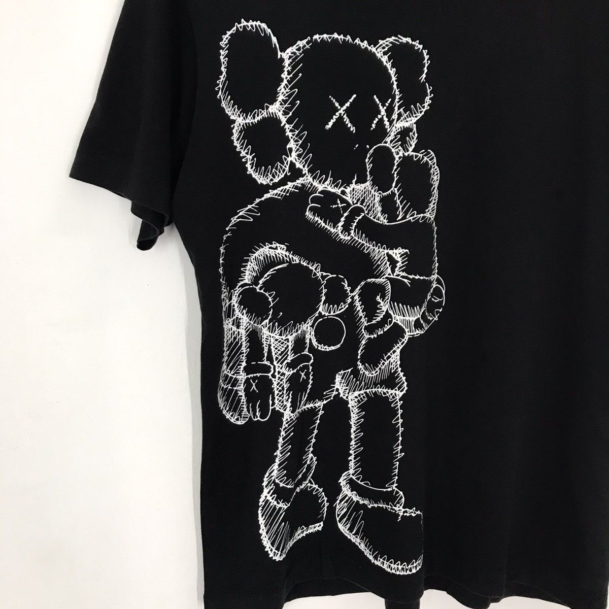 Japanese Brand × Kaws Kaws x Uniqlo limited art design Kaws Tshirt Size US M / EU 48-50 / 2 - 2 Thumbnail