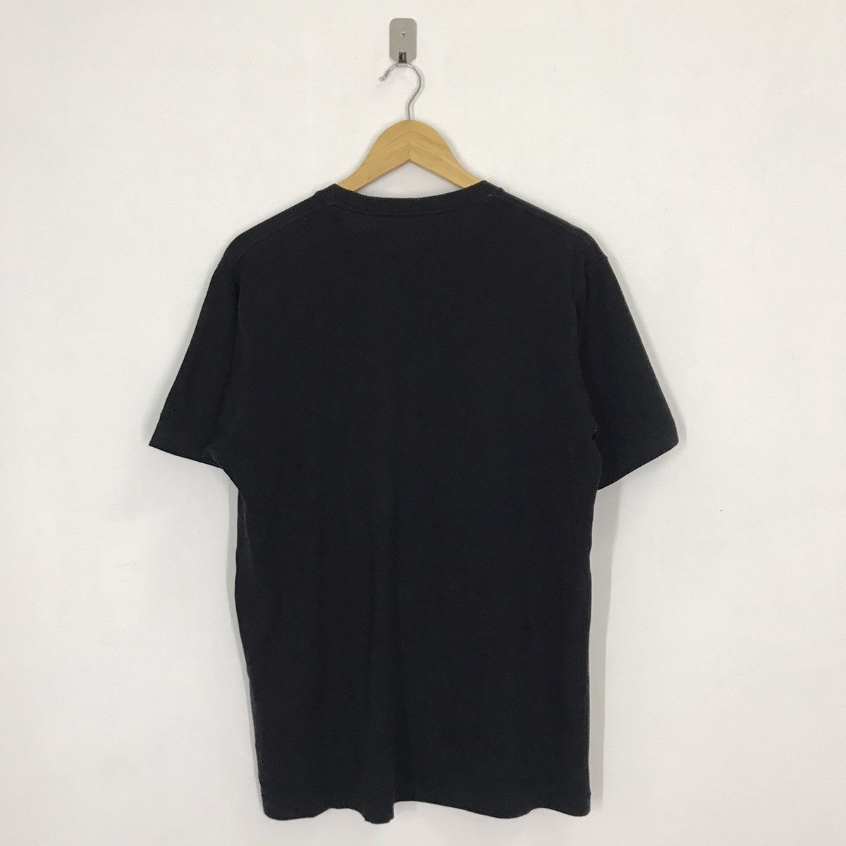 Japanese Brand × Kaws Kaws x Uniqlo limited art design Kaws Tshirt Size US M / EU 48-50 / 2 - 3 Thumbnail