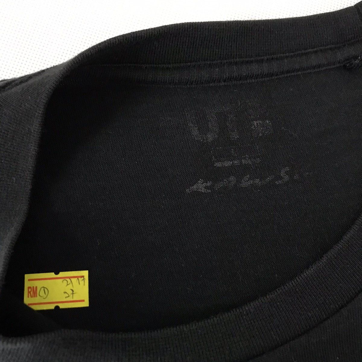 Japanese Brand × Kaws Kaws x Uniqlo limited art design Kaws Tshirt Size US M / EU 48-50 / 2 - 4 Thumbnail