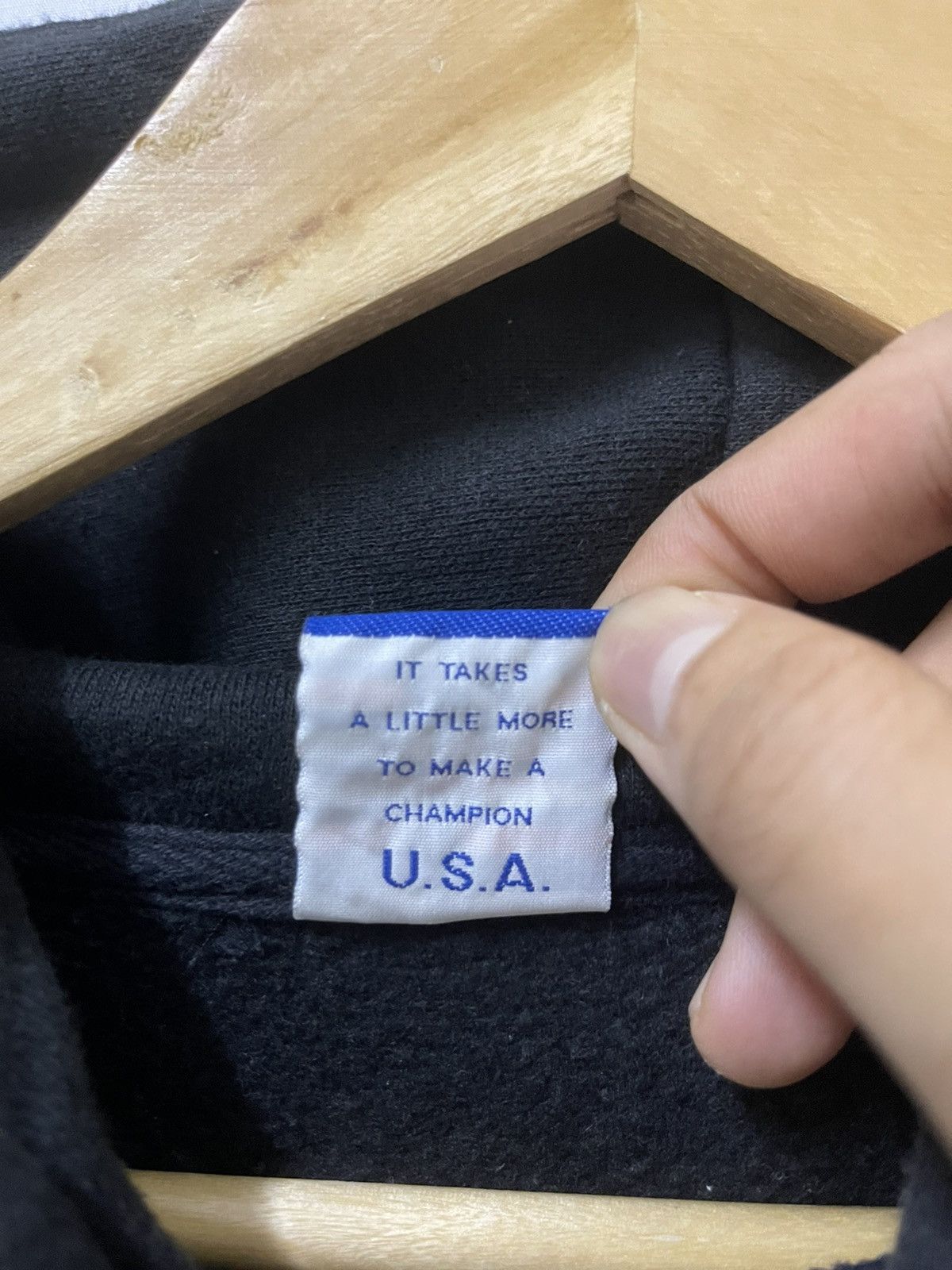 Champion × Japanese Brand × Vintage Vintage Champion Small Logo Hoodie Black Large Size US L / EU 52-54 / 3 - 6 Thumbnail