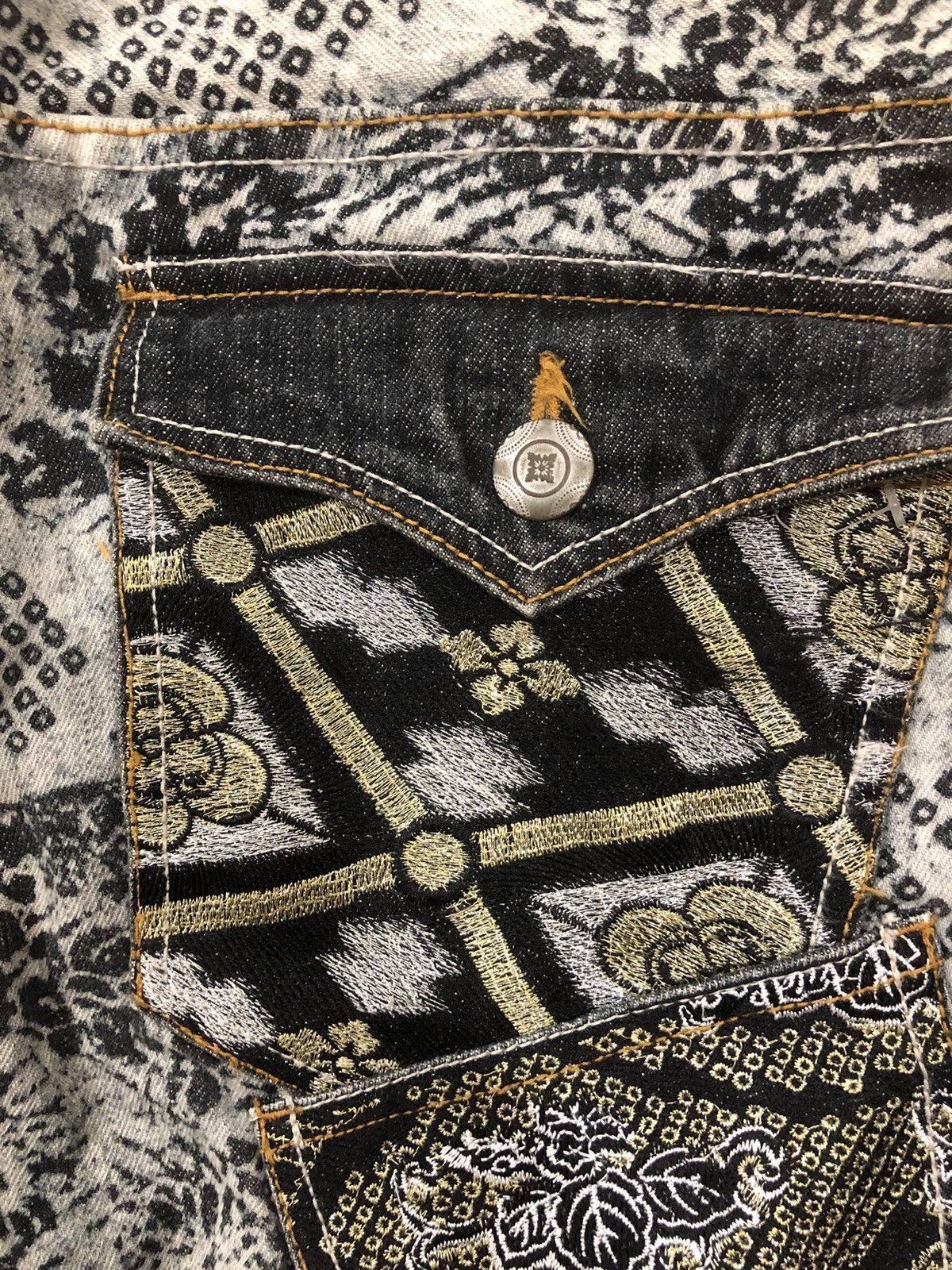 Japanese Brand Japanaese GUMU Embroidered Jeans Distressed Jeans Size US 33 - 17 Thumbnail