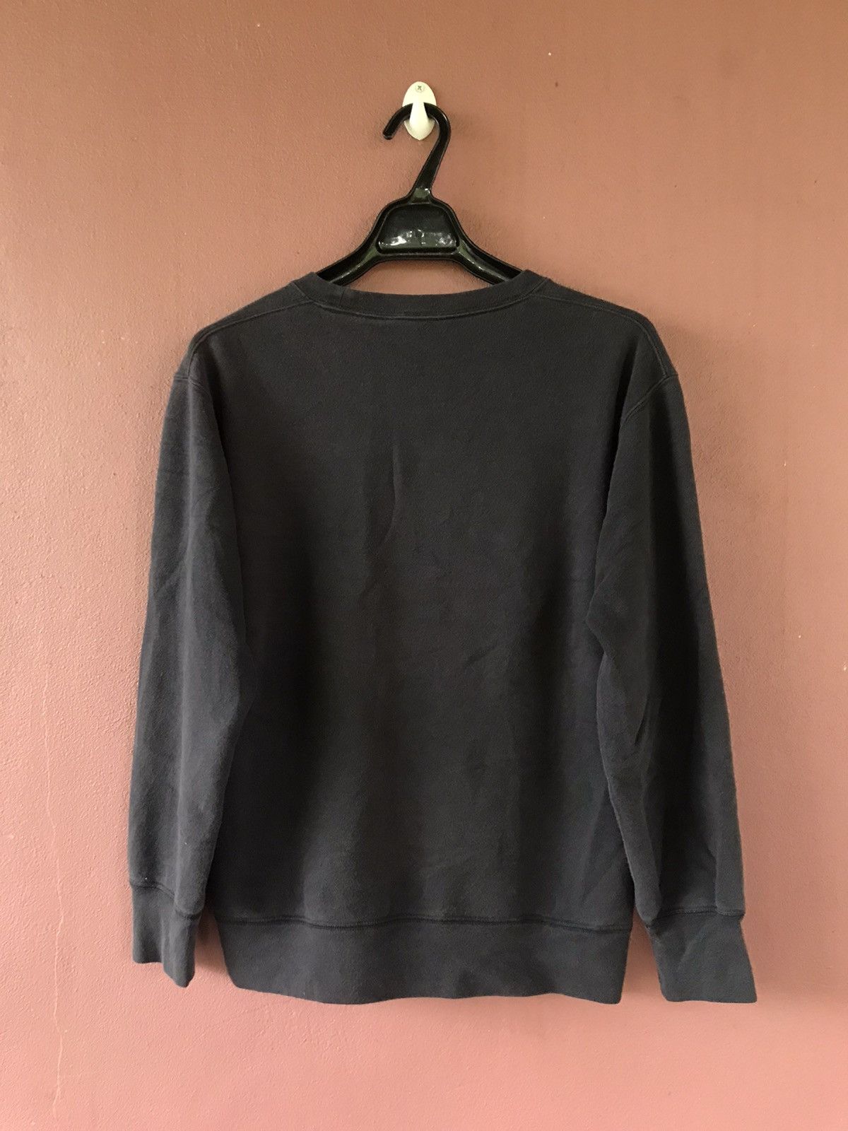 Disney Uniqlo Disney Mickey Mouse Sweatshirt size L Size US L / EU 52-54 / 3 - 2 Thumbnail