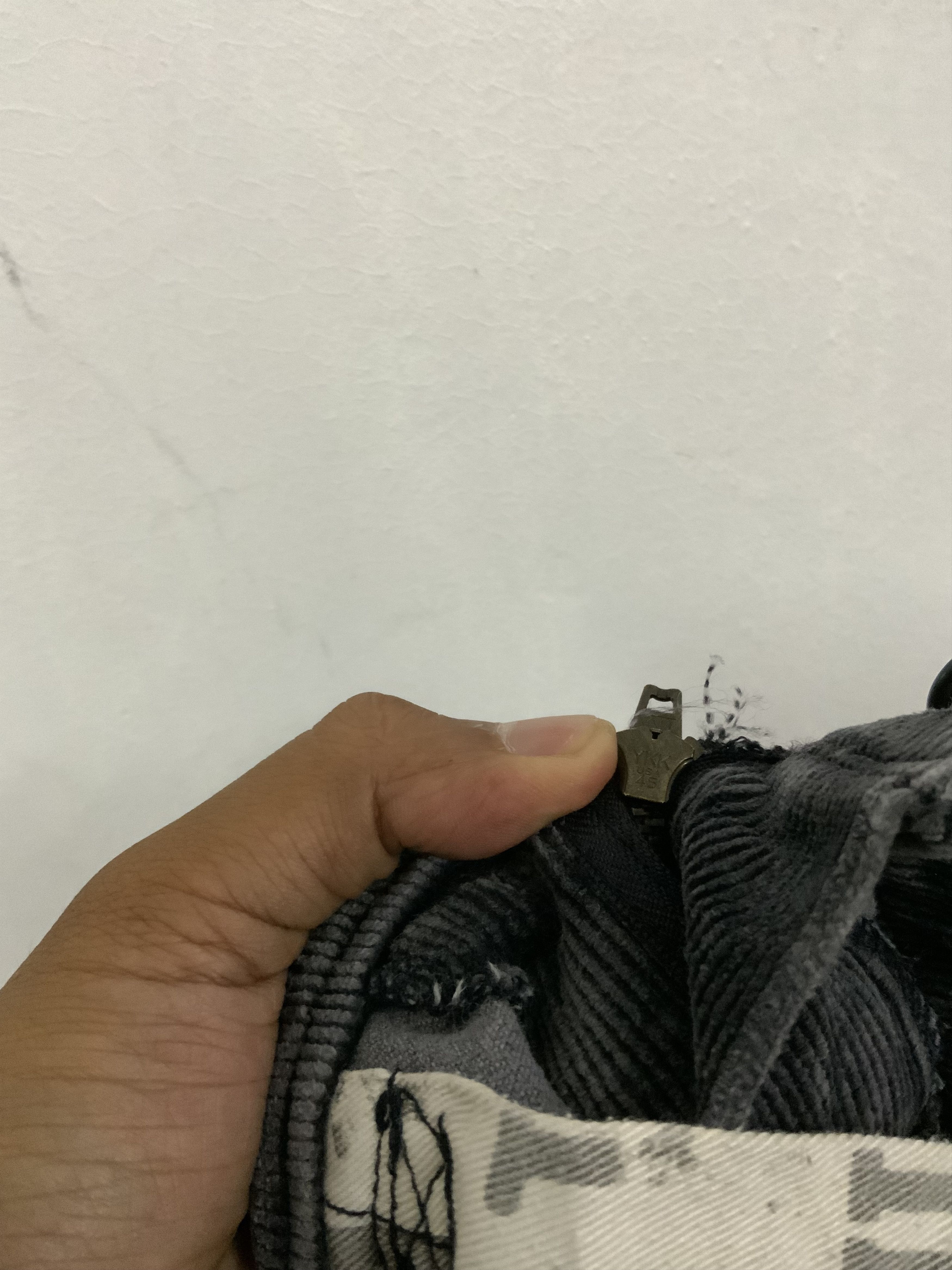 Chevignon Vintage Chevignon Corduroi Single Pocket Cargo Size US 34 / EU 50 - 21 Thumbnail