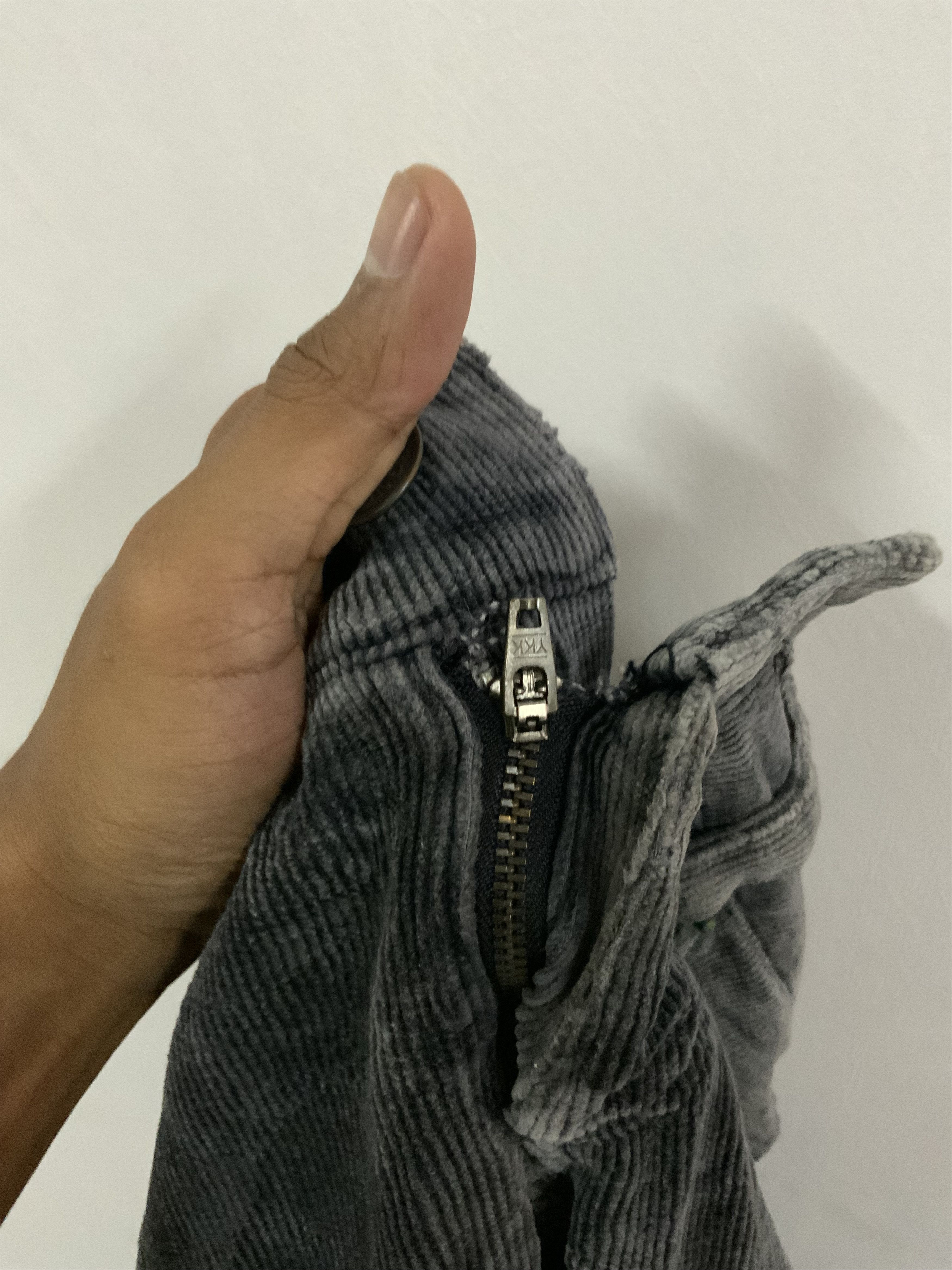 Chevignon Vintage Chevignon Corduroi Single Pocket Cargo Size US 34 / EU 50 - 13 Thumbnail