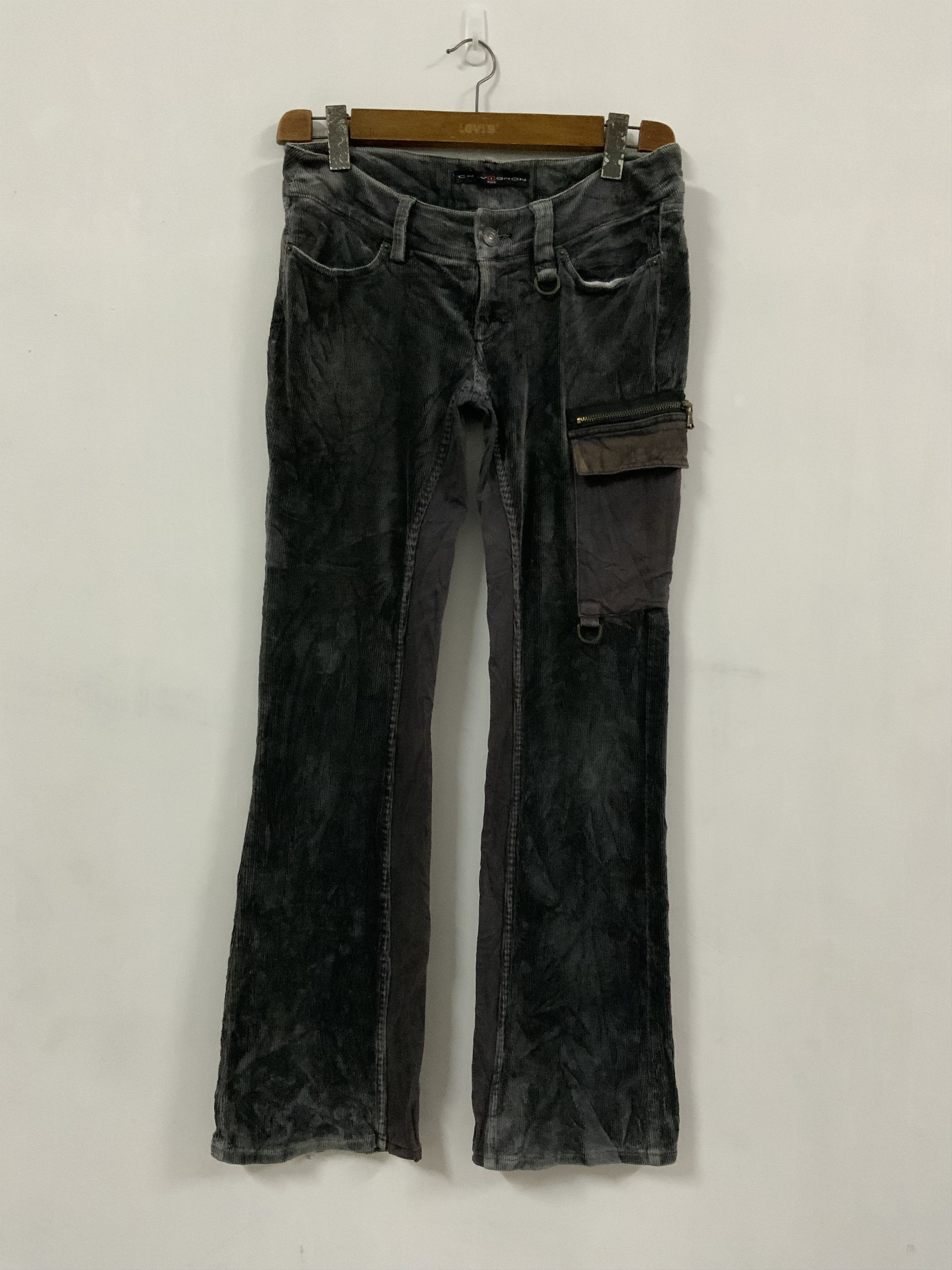 Chevignon Vintage Chevignon Corduroi Single Pocket Cargo Size US 34 / EU 50 - 1 Thumbnail