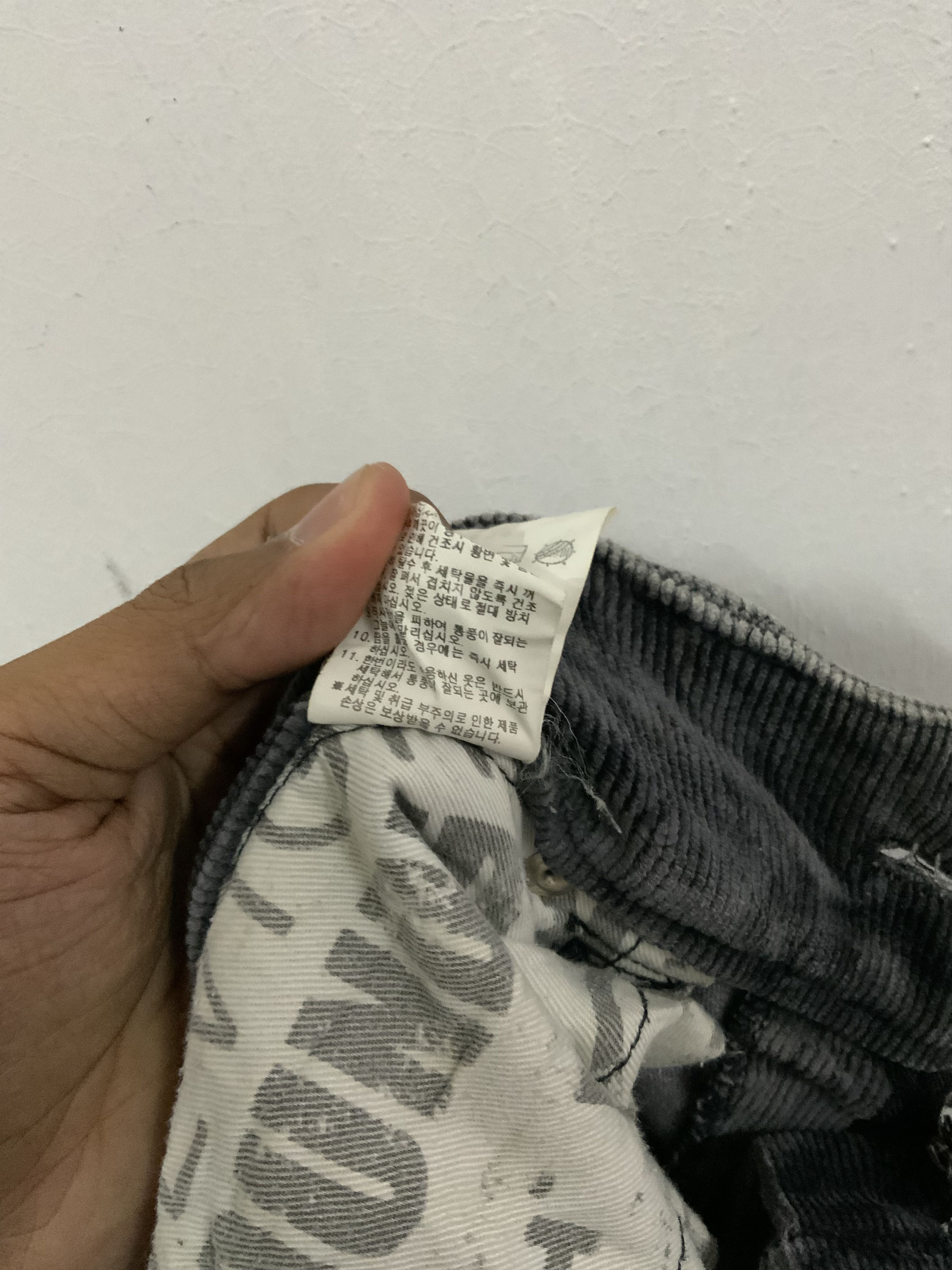 Chevignon Vintage Chevignon Corduroi Single Pocket Cargo Size US 34 / EU 50 - 18 Thumbnail