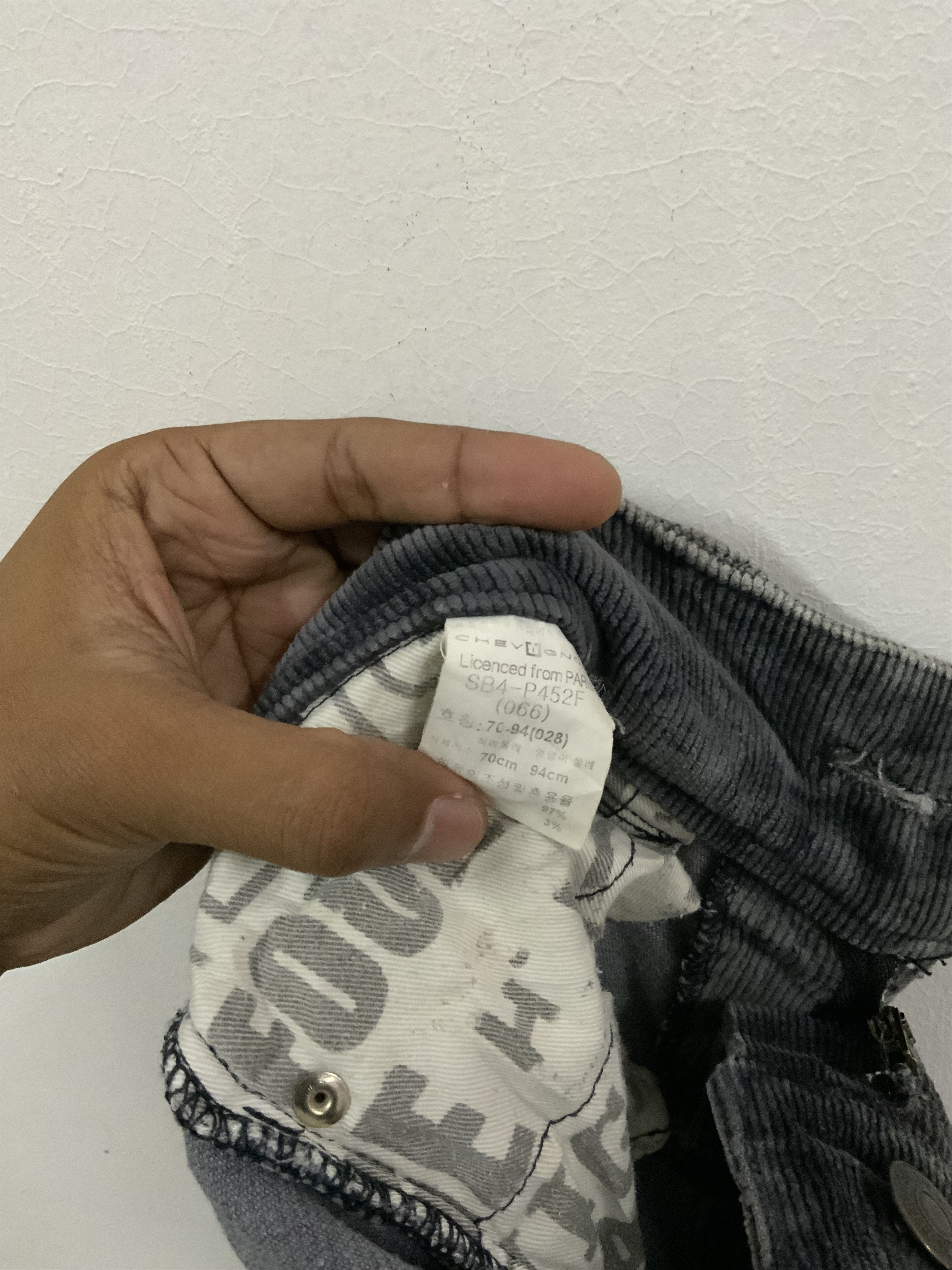Chevignon Vintage Chevignon Corduroi Single Pocket Cargo Size US 34 / EU 50 - 16 Thumbnail