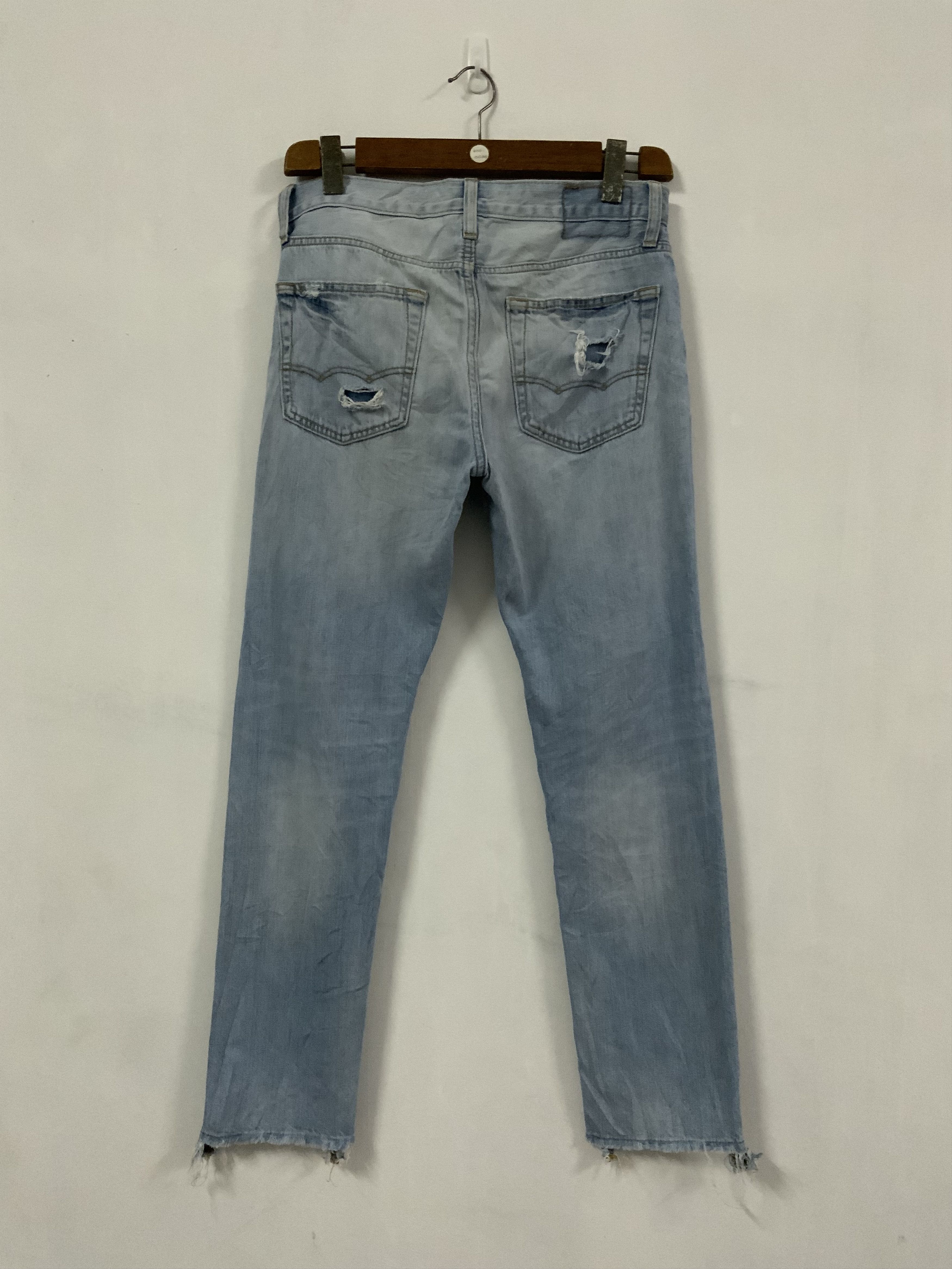 American Eagle Outfitters American Eagle Outfitter Distressed Denim Size US 32 / EU 48 - 2 Thumbnail