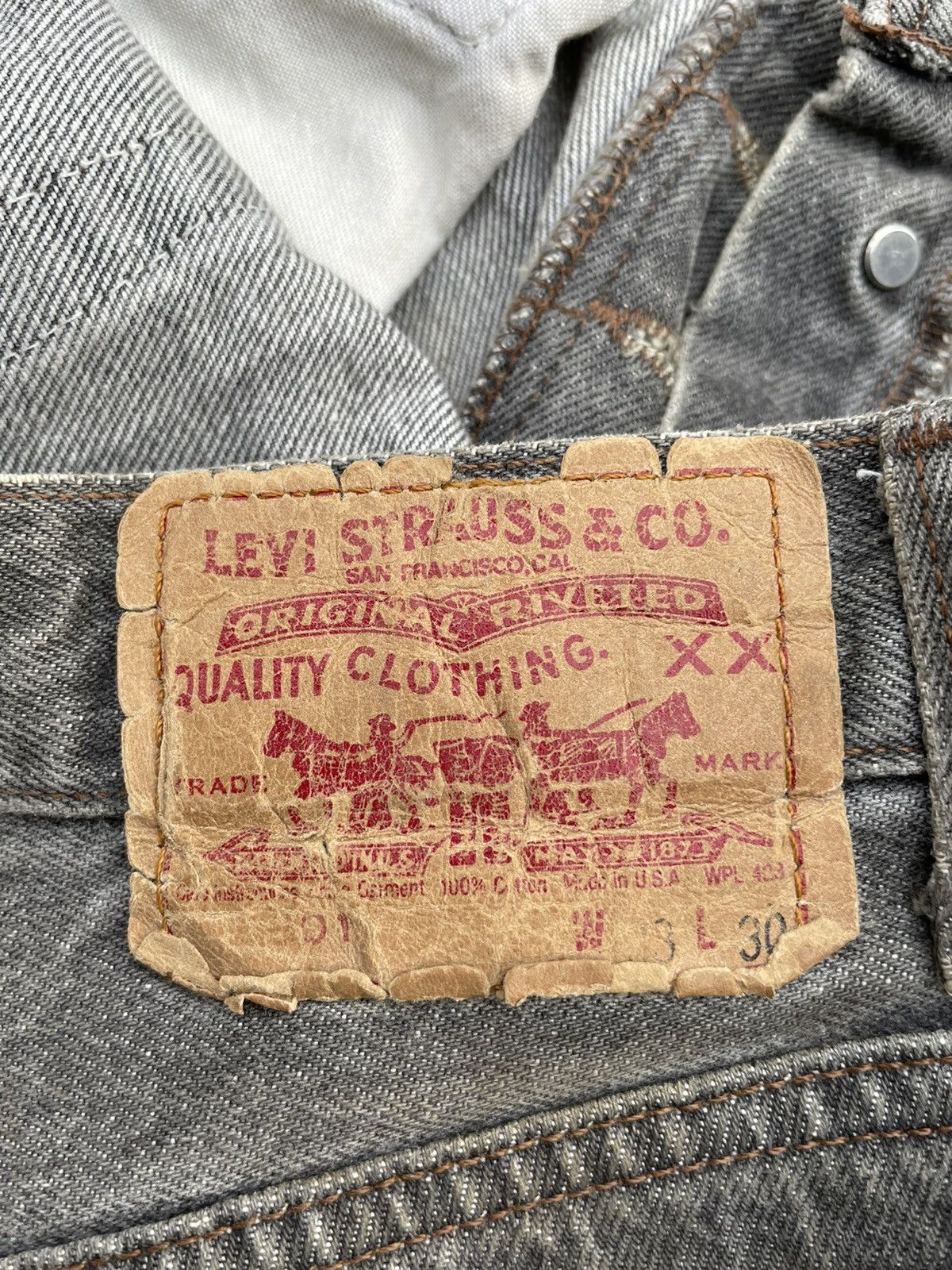 Levi's Levi’s 501 e Vintage 1999 Usa Aging Faded Wash Size US 33 - 16 Thumbnail