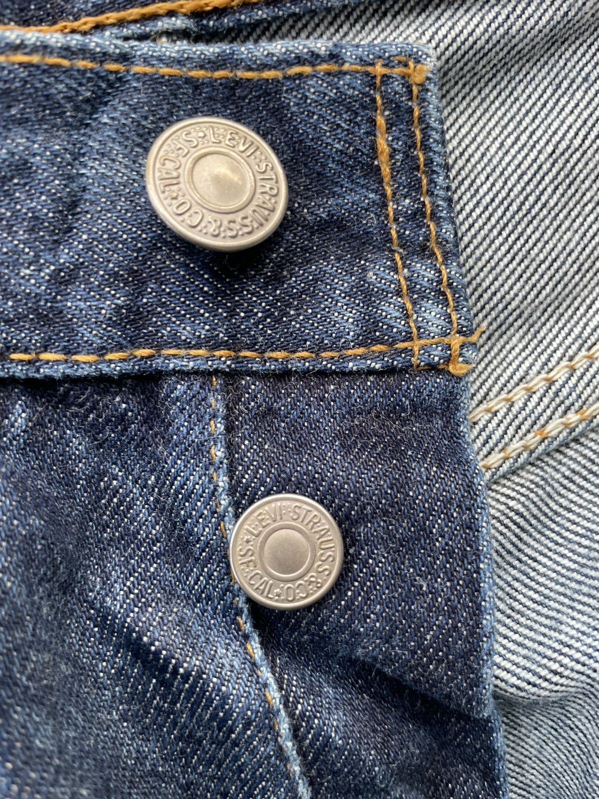 Le Grande Bleu (L.G.B.) Vintage Levi’s 501 1998 Usa Aging Faded Wash Denim Size US 34 / EU 50 - 18 Thumbnail