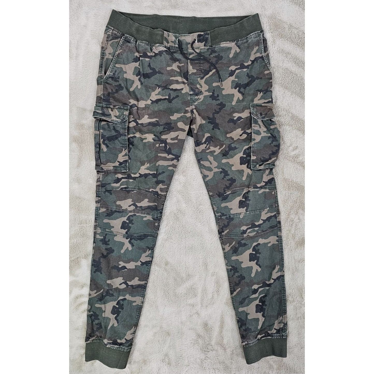 H&m camouflage shops pants